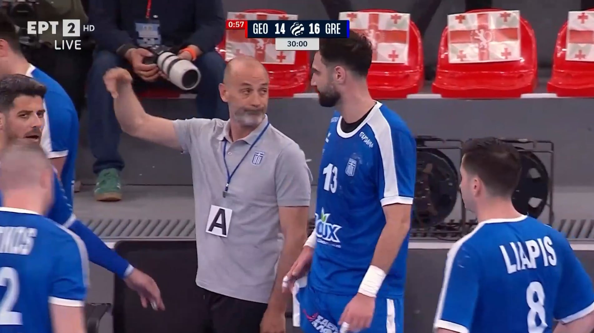 Η Ελλάδα σκόραρε από το ένα τέρμα στο άλλο, αλλά το γκολ ακυρώθηκε για τον πιο απίθανο λόγο (video)