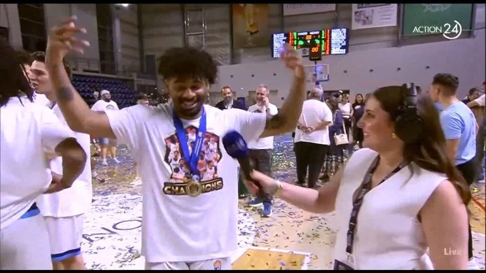 Με νησιώτικα γιόρτασαν την άνοδο στη Μύκονο - Ο Μπλάκμον χόρεψε στην κάμερα του Action24! (video)