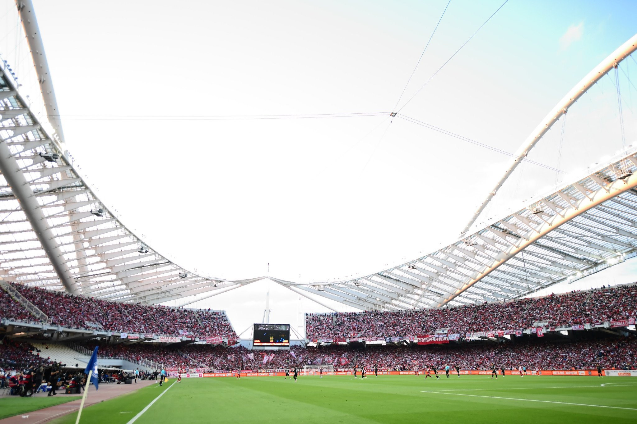 Γιορτινό ΟΑΚΑ: Χιλιάδες φίλοι του Ολυμπιακού και του ΟΦΗ σε έναν τελικό που μας είχε λείψει (videos)