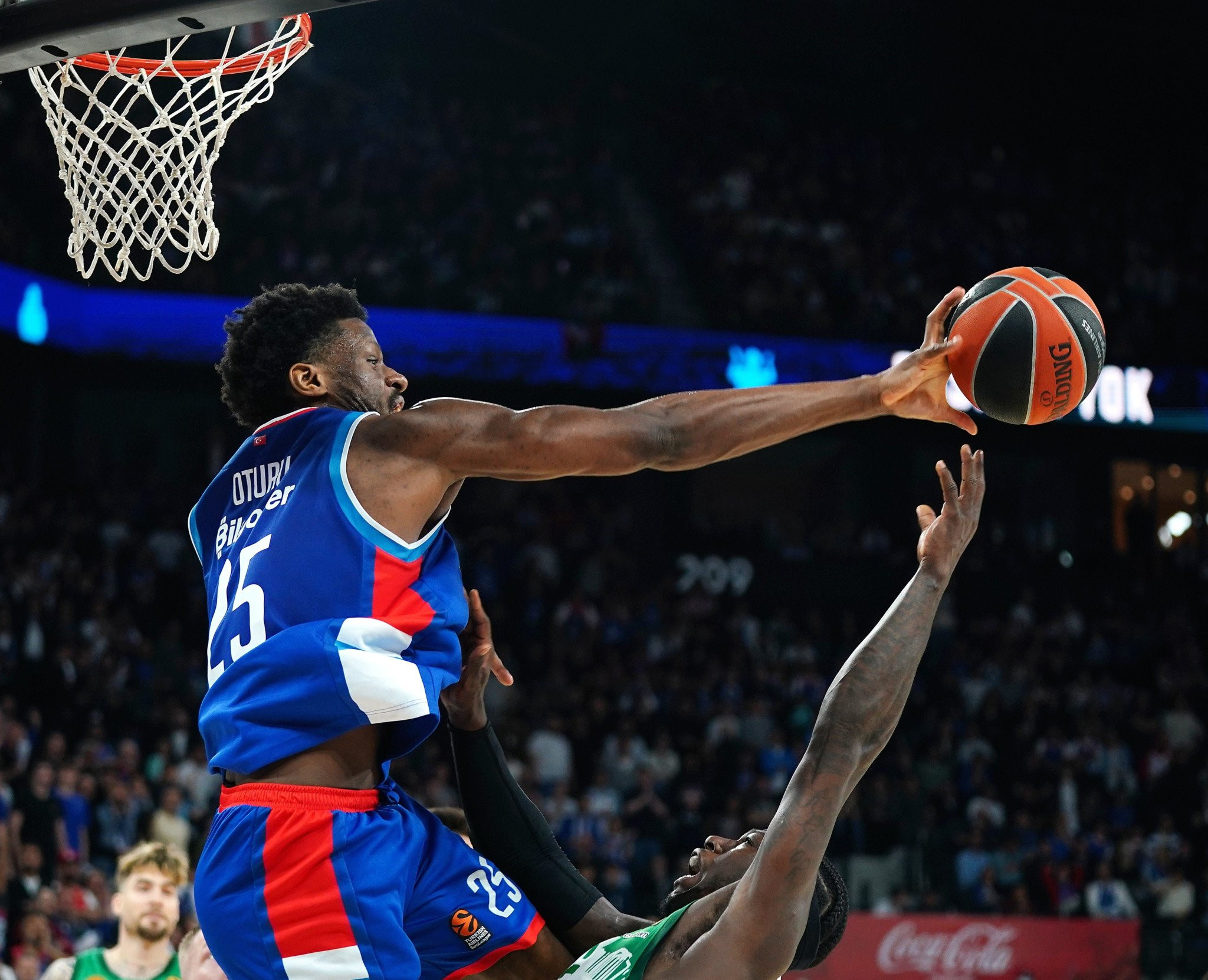 «Η Εφές θέλει να κρατήσει τον Οτούρου, αυτός ζητάει βασικό ρόλο»