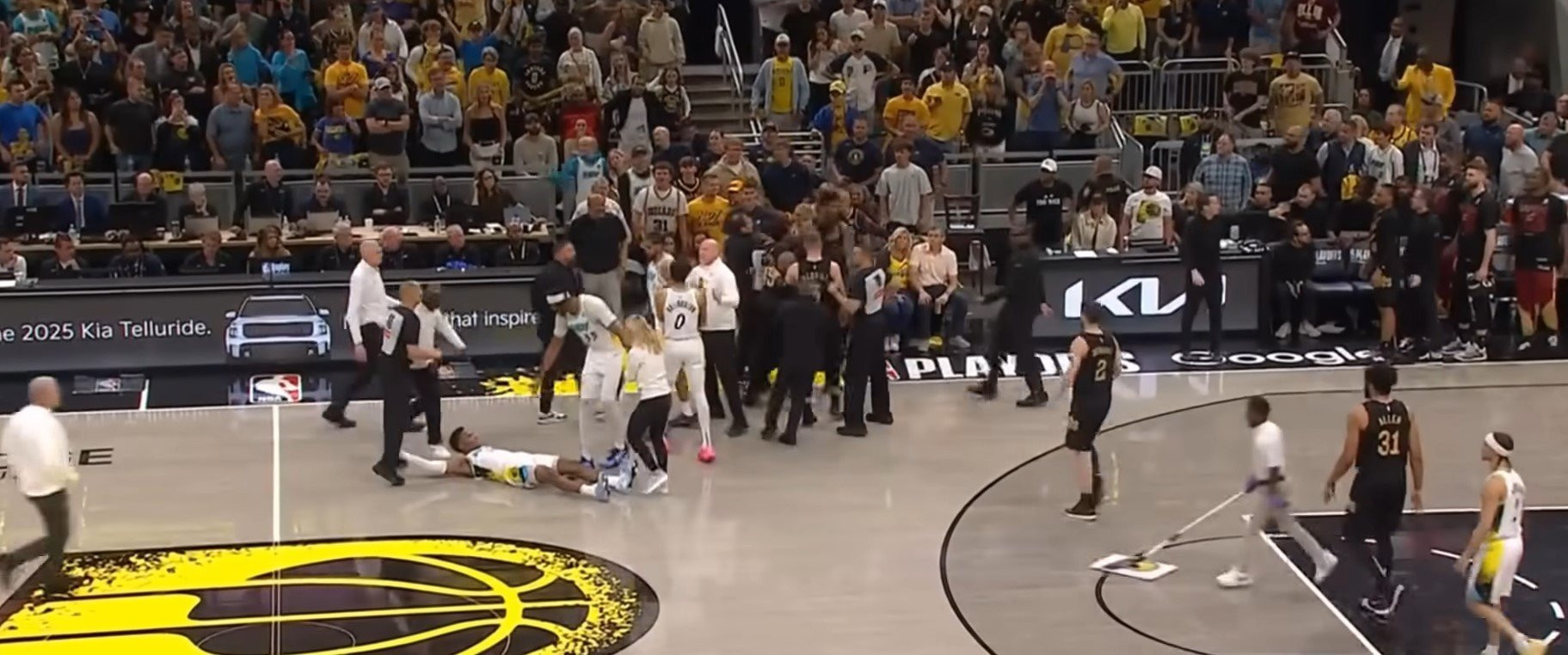 «Ξύλο» στο ματς των Πέισερς - Αποβλήθηκε ο Χάντερ μετά από χτύπημα στον Μάθουριν