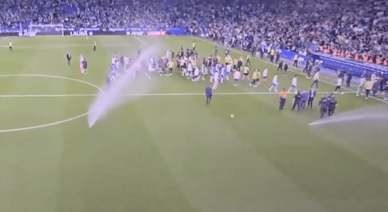 Η Εσπανιόλ ενεργοποίησε το αυτόματο πότισμα για να... χαλάσει τους πανηγυρισμούς της Μπαρτσελόνα (video)