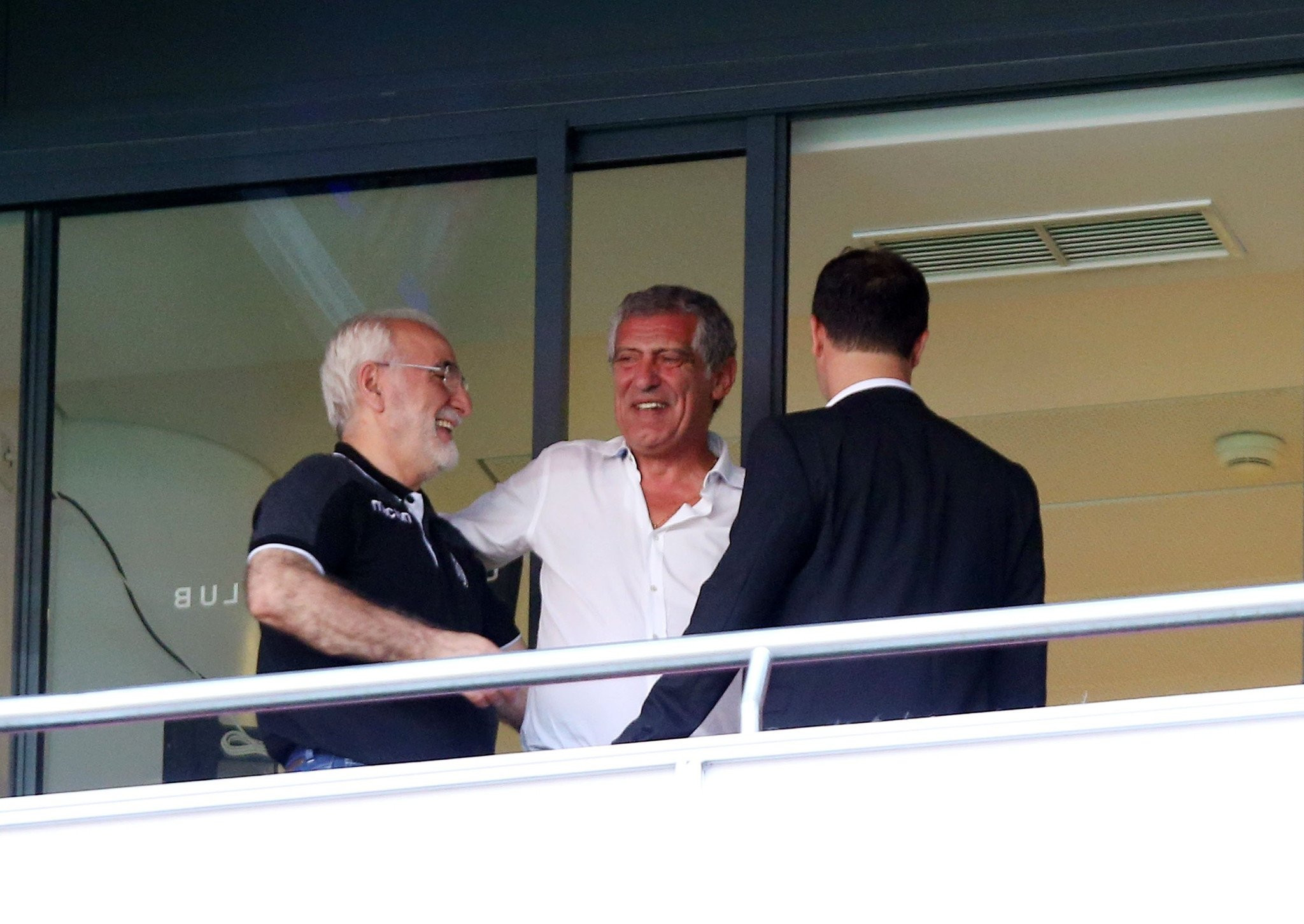 Με ειδική φανέλα και τον Φερνάντο Σάντος στην Τούμπα το αντίο του ΠΑΟΚ στον Βιεϊρίνια