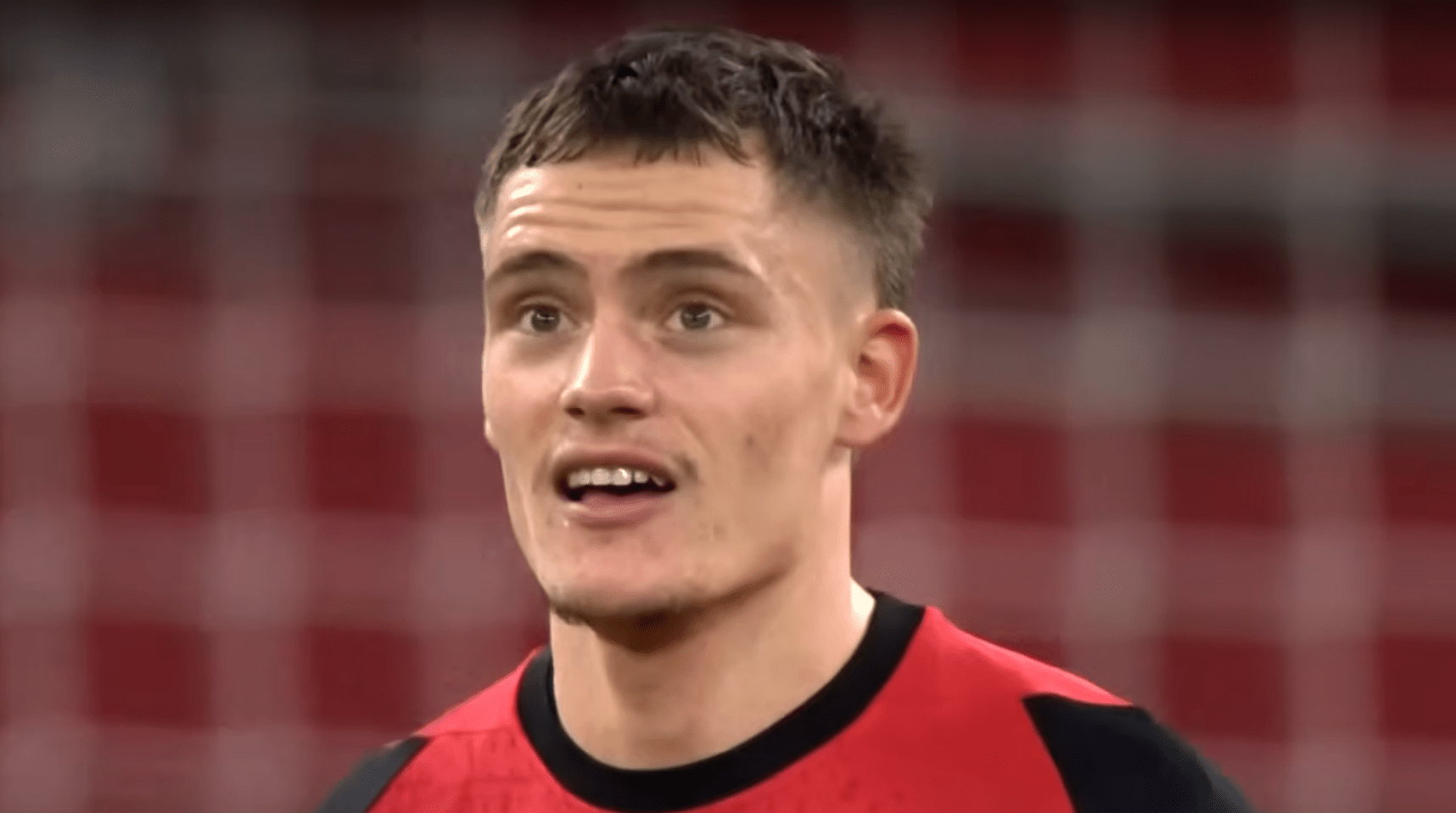 Ο Βιρτς πέταξε μαζί με τους γονείς του στο Μάντσεστερ και είναι μια «ανάσα» από τη Σίτι