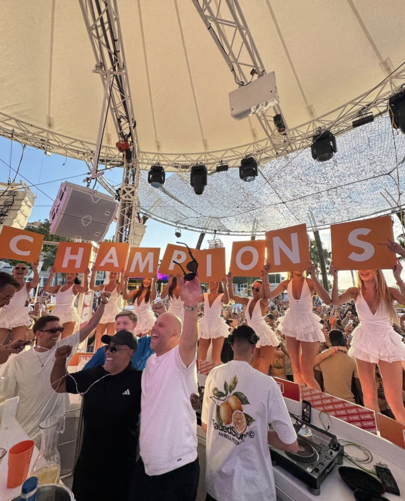 Ξεσάλωμα του πρωταθλητή Σλοτ στην Ίμπιζα (video)