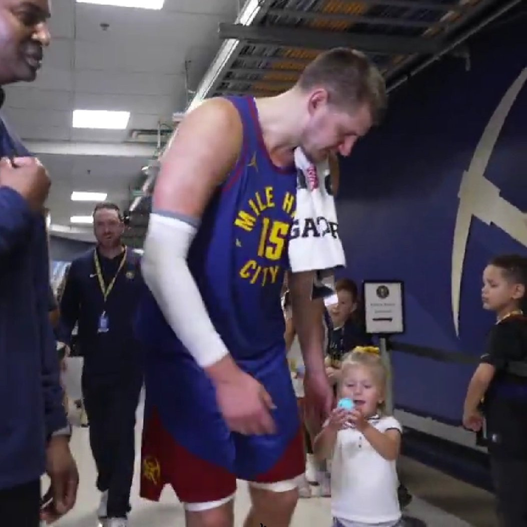 Η γλυκιά στιγμή του Γιόκιτς με την κόρη του που διέκοψε την συνέντευξη (video)