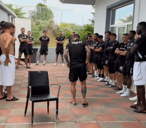 Το δώρο των συμπαικτών του Βιεϊρίνια μια μέρα πριν το τελευταίο του παιχνίδι