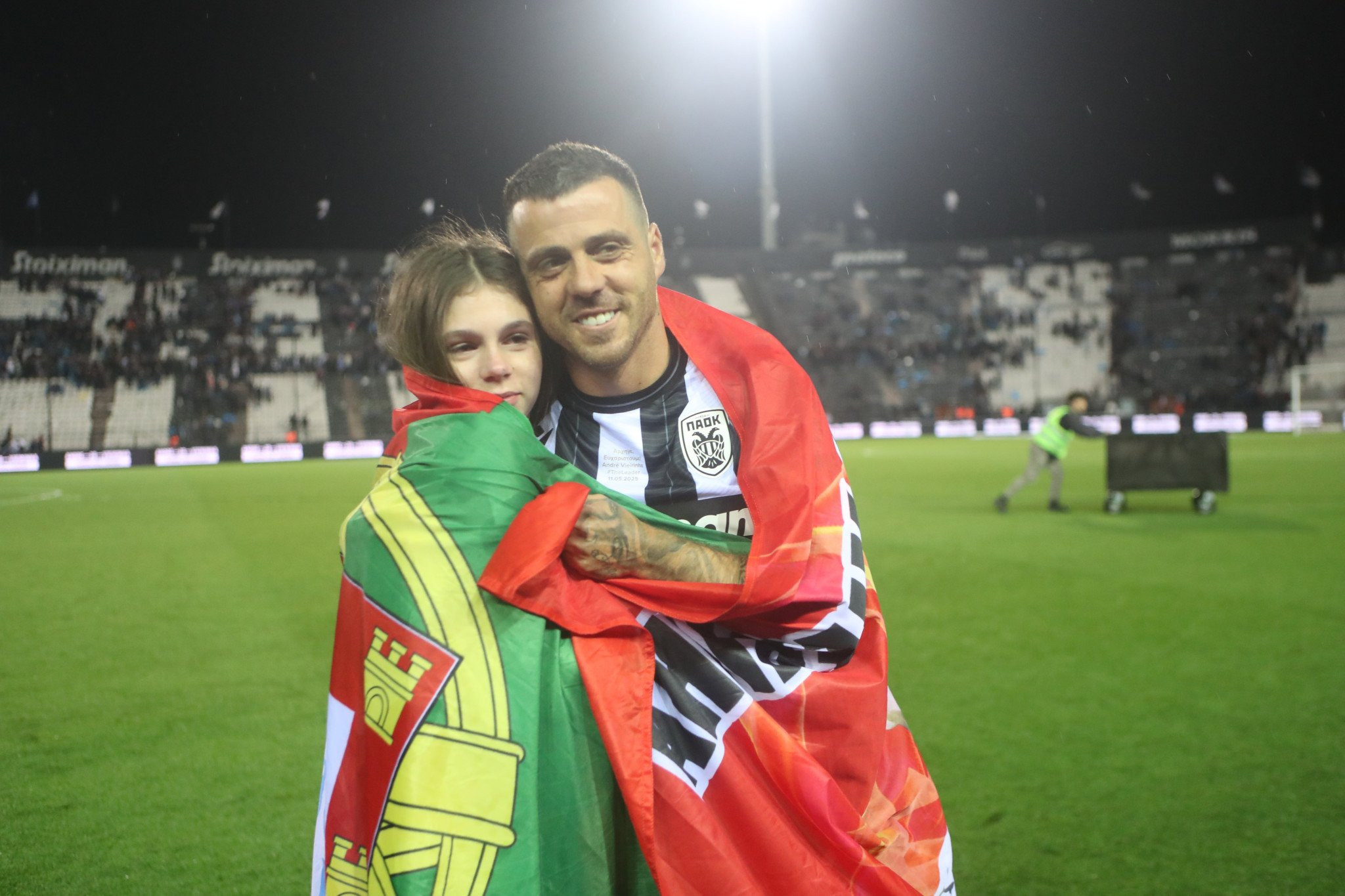 Η σημαία και οι αγκαλιές: Όλες οι υπέροχες οικογενειακές φωτογραφίες του Βιεϊρίνια