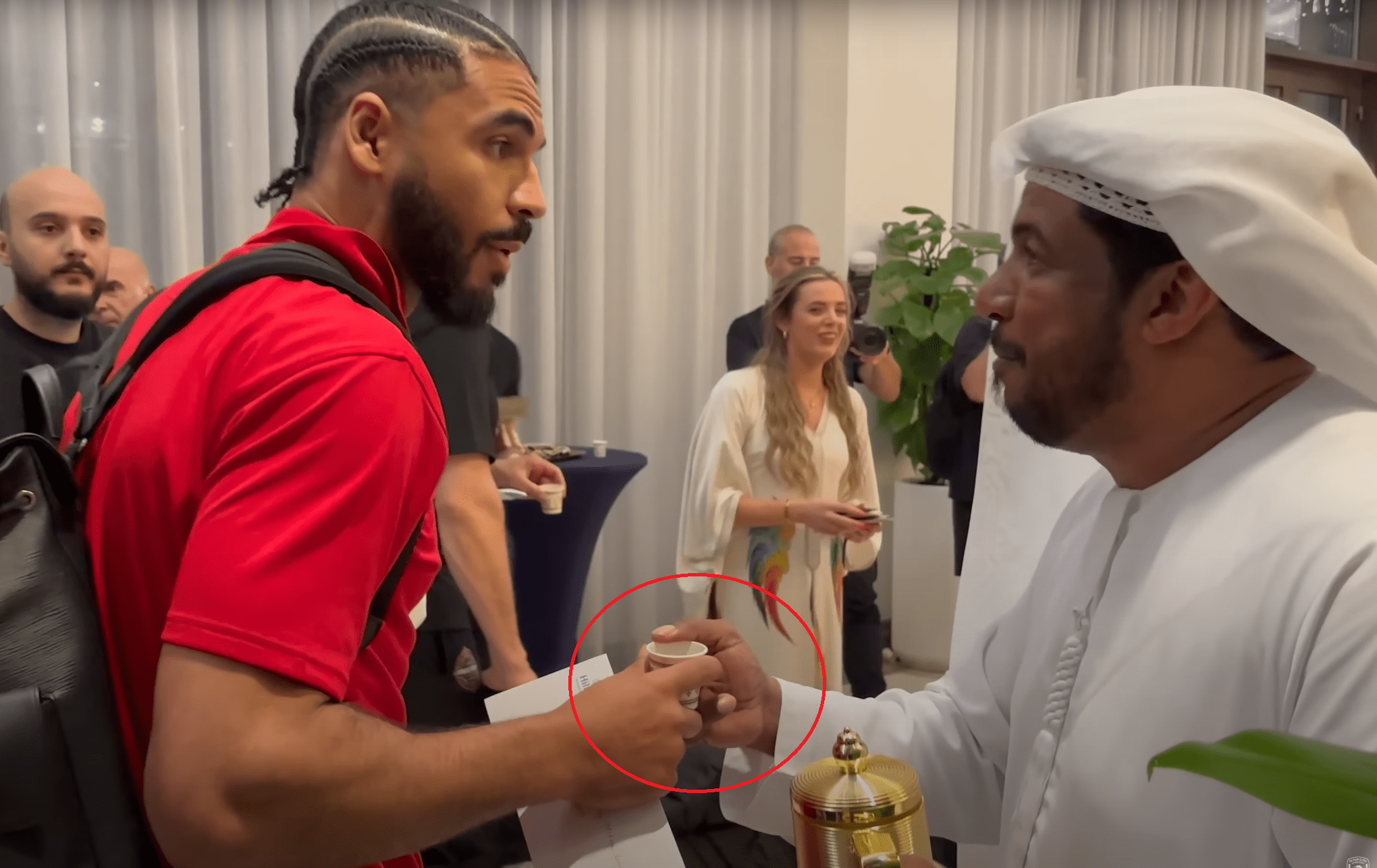 Τι είναι τα ροφήματα που ήπιαν οι παίκτες του Παναθηναϊκού και του Ολυμπιακού στο Άμπου Ντάμπι