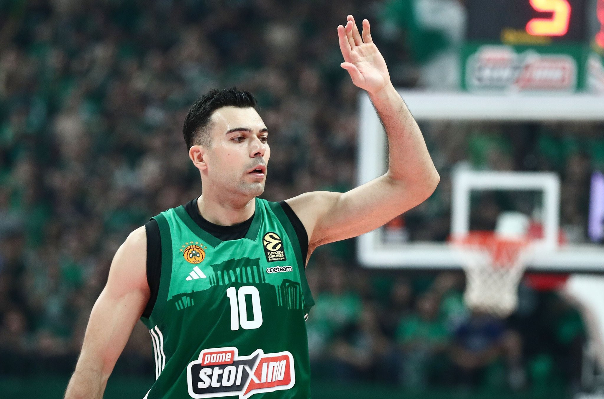 Ο Σλούκας βλέπει ξανά το τρελό buzzer beater με την Εφές: «Ας σουτάρω» (video)