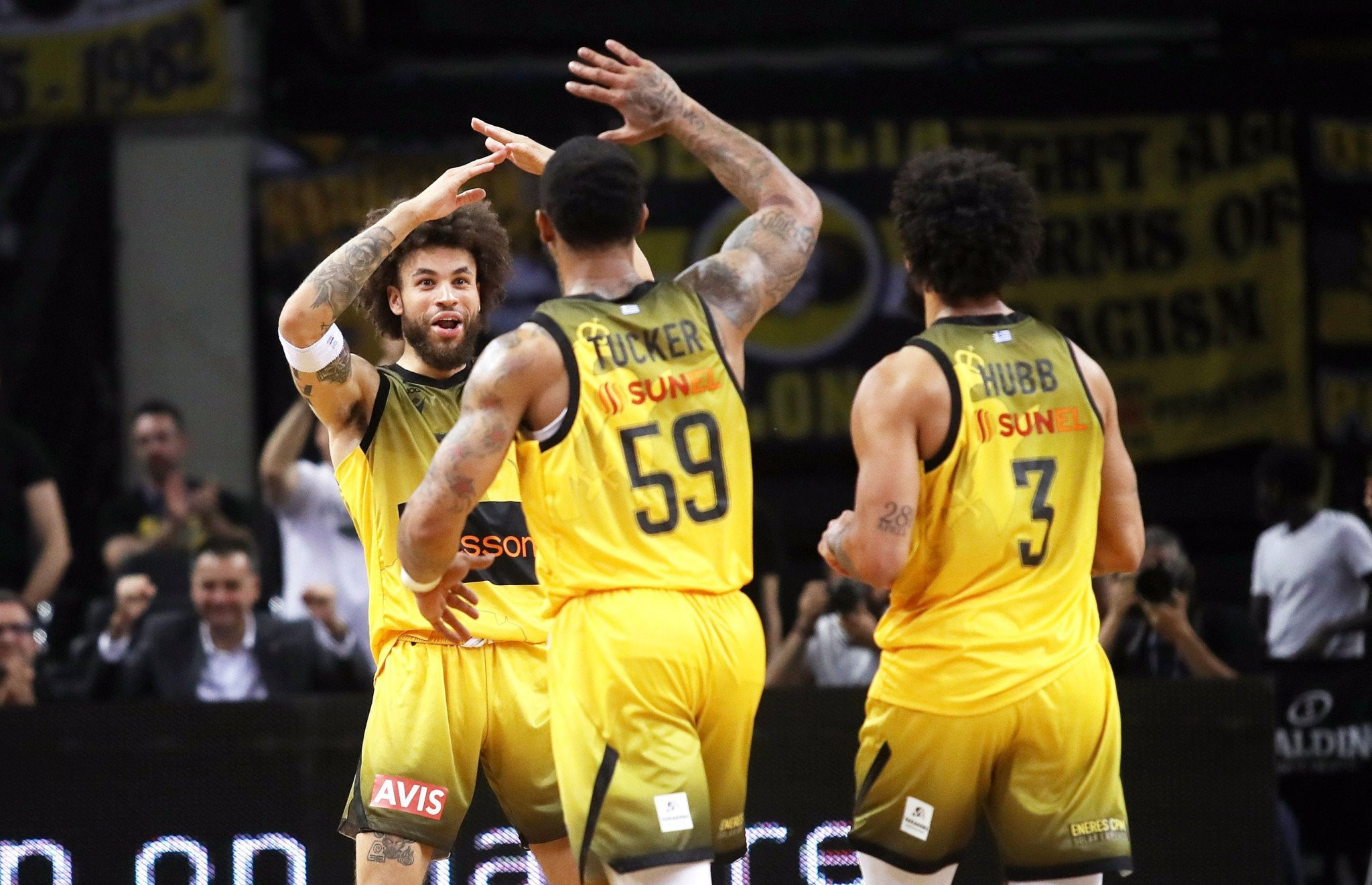 Η ΑΕΚ θα κάνει προσπάθεια για να κρατήσει Γκρέι, Χέιλ και Τάκερ