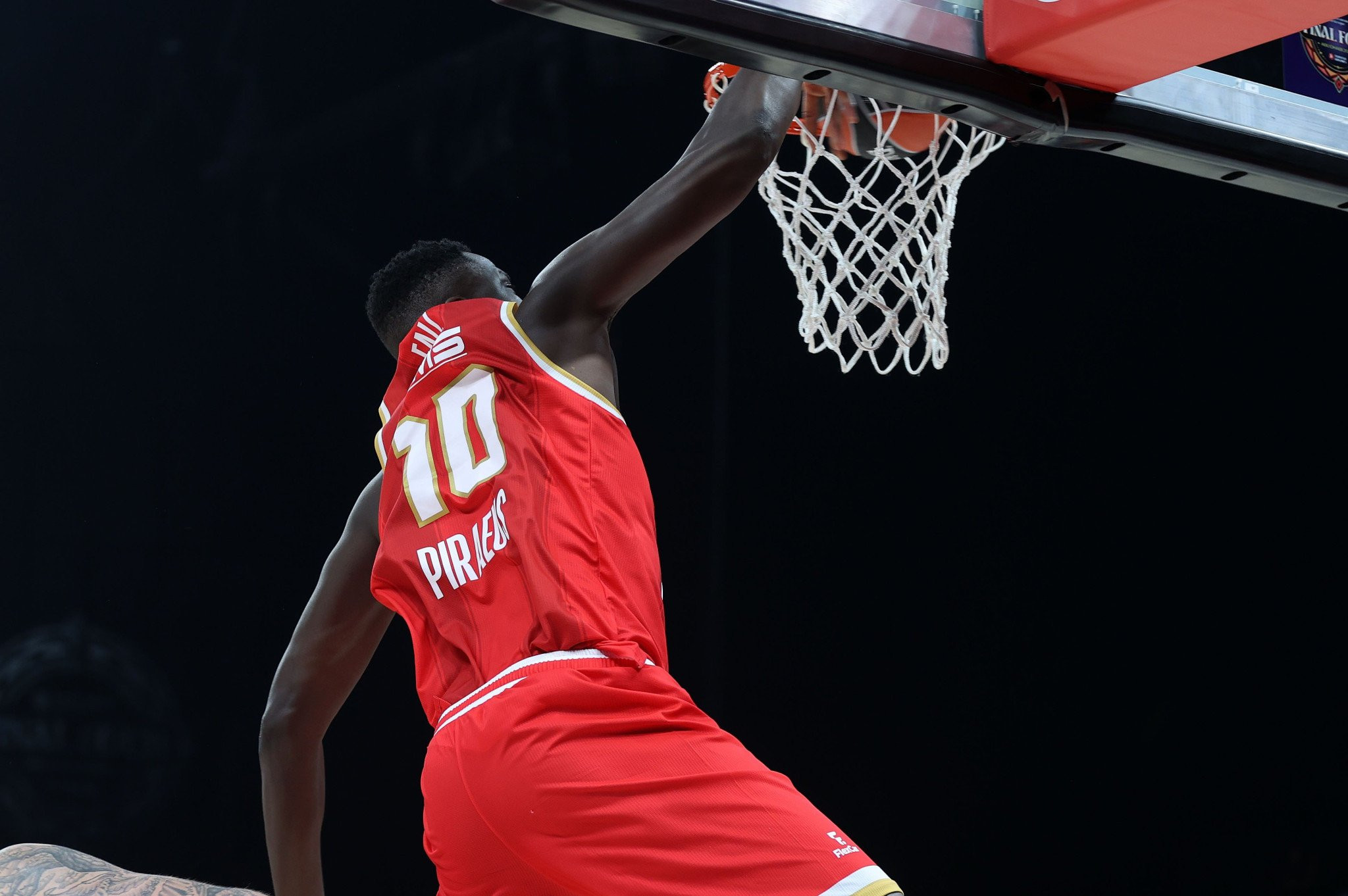 «Κάρφωσε» την άμυνα της Μονακό ο Φαλ (video)