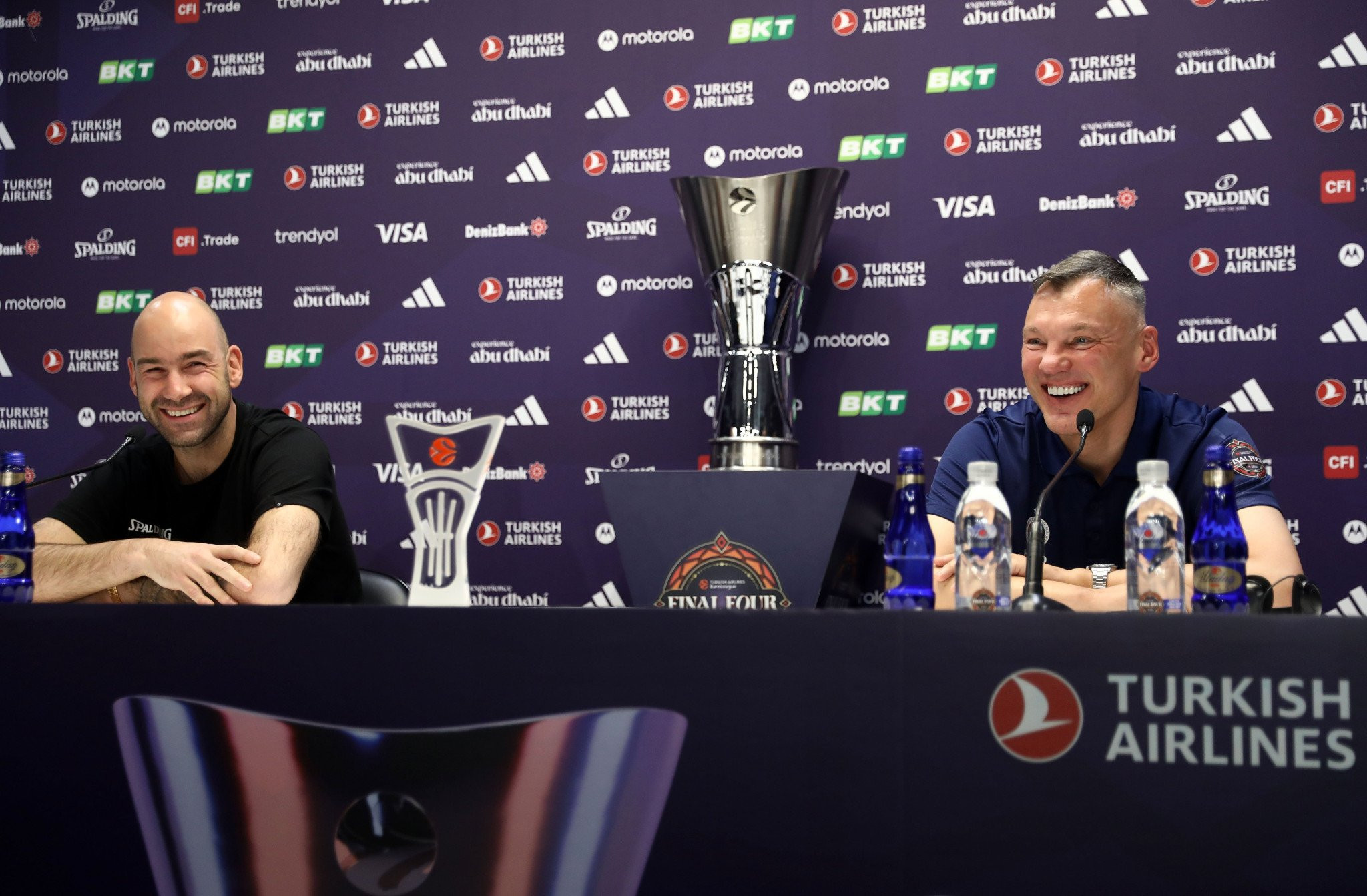 Ο Σάρας αποκάλυψε επικό διάλογο με Σπανούλη: «Μου είπε ‘’μαλ… το χειρότερο είναι ότι δεν έχουμε την μπάλα στα χέρια μας’’» (video)