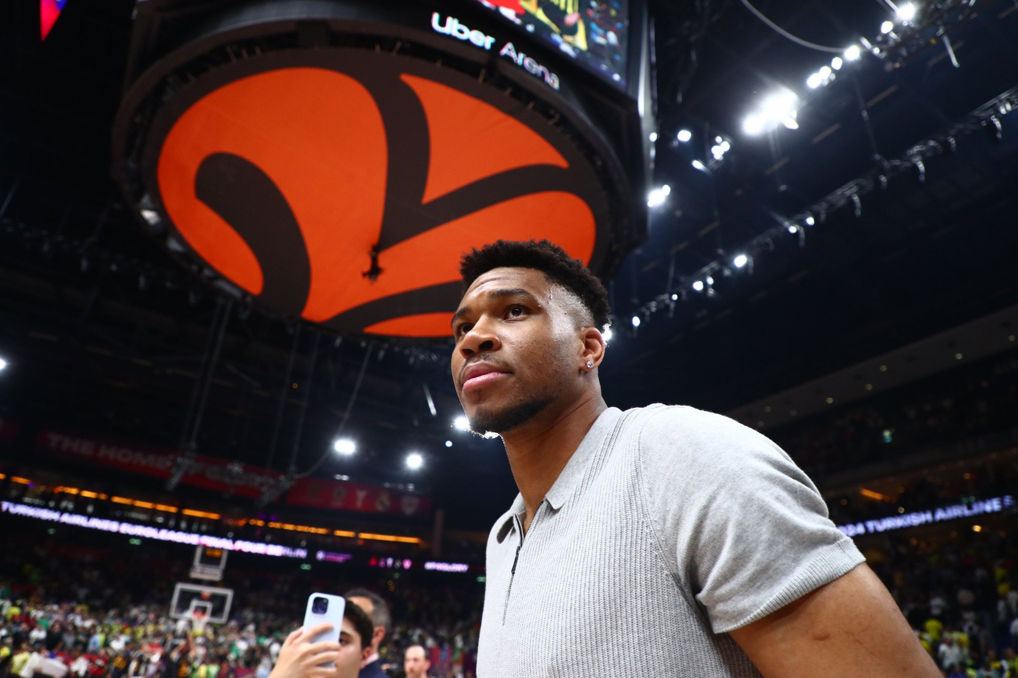 Ο Γιάννης Αντετοκούνμπο απαντά: «Όταν αποσυρθώ από το NBA, Φενέρ ή Εφές;»