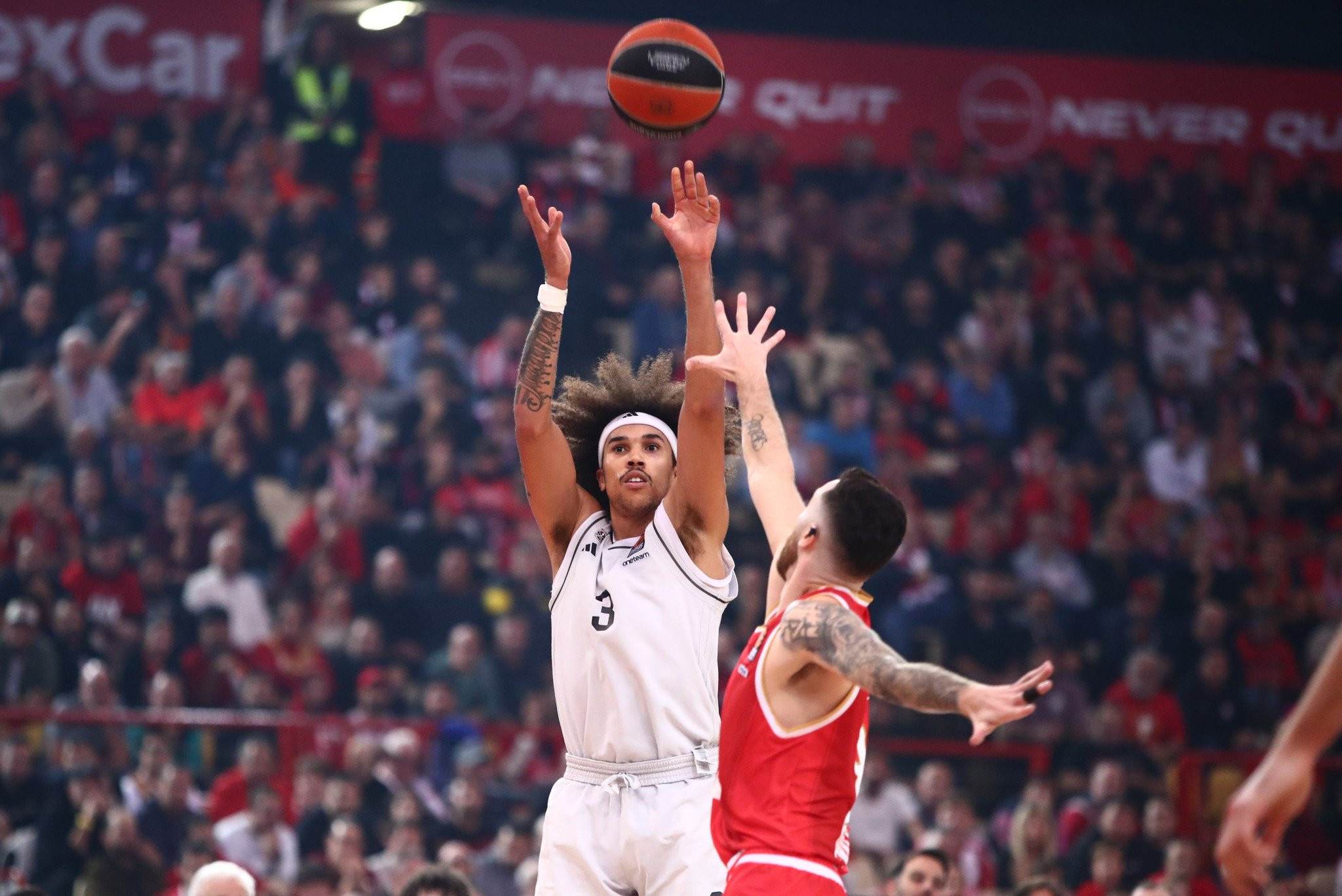 Προβάρει τα ερυθρόλευκα ο Γουόρντ!