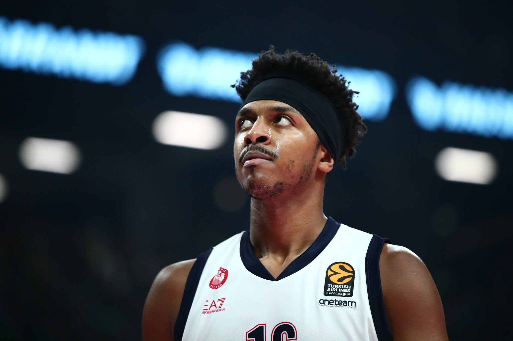 Η Τρέντο ισοφάρισε τη σειρά με την Αρμάνι με «τρελό» τρίποντο τρία δεύτερα πριν το τέλος