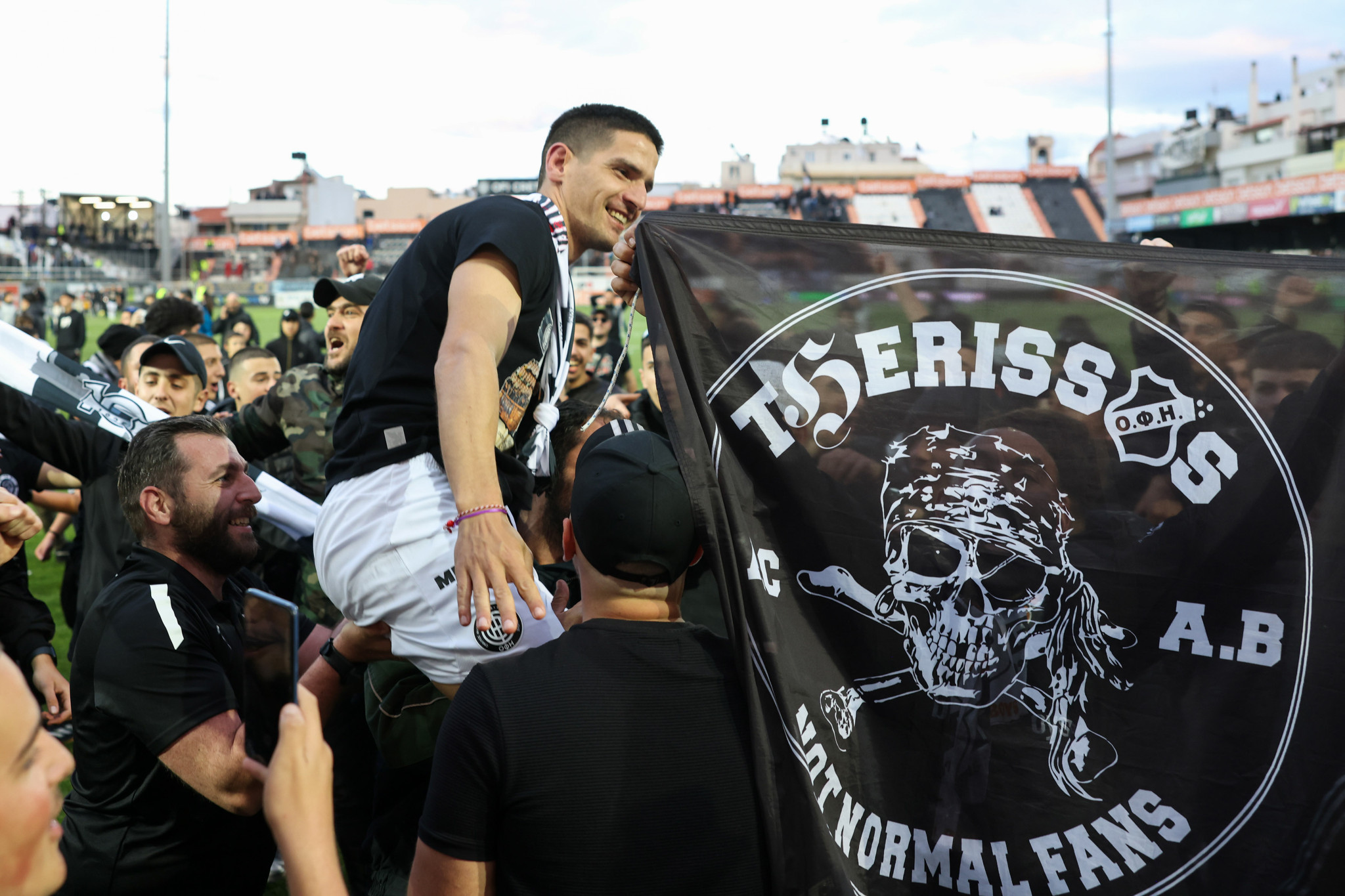 Συνεχίζει η «σημαία» του ΟΦΗ - Ανανέωσε ο Νέιρα