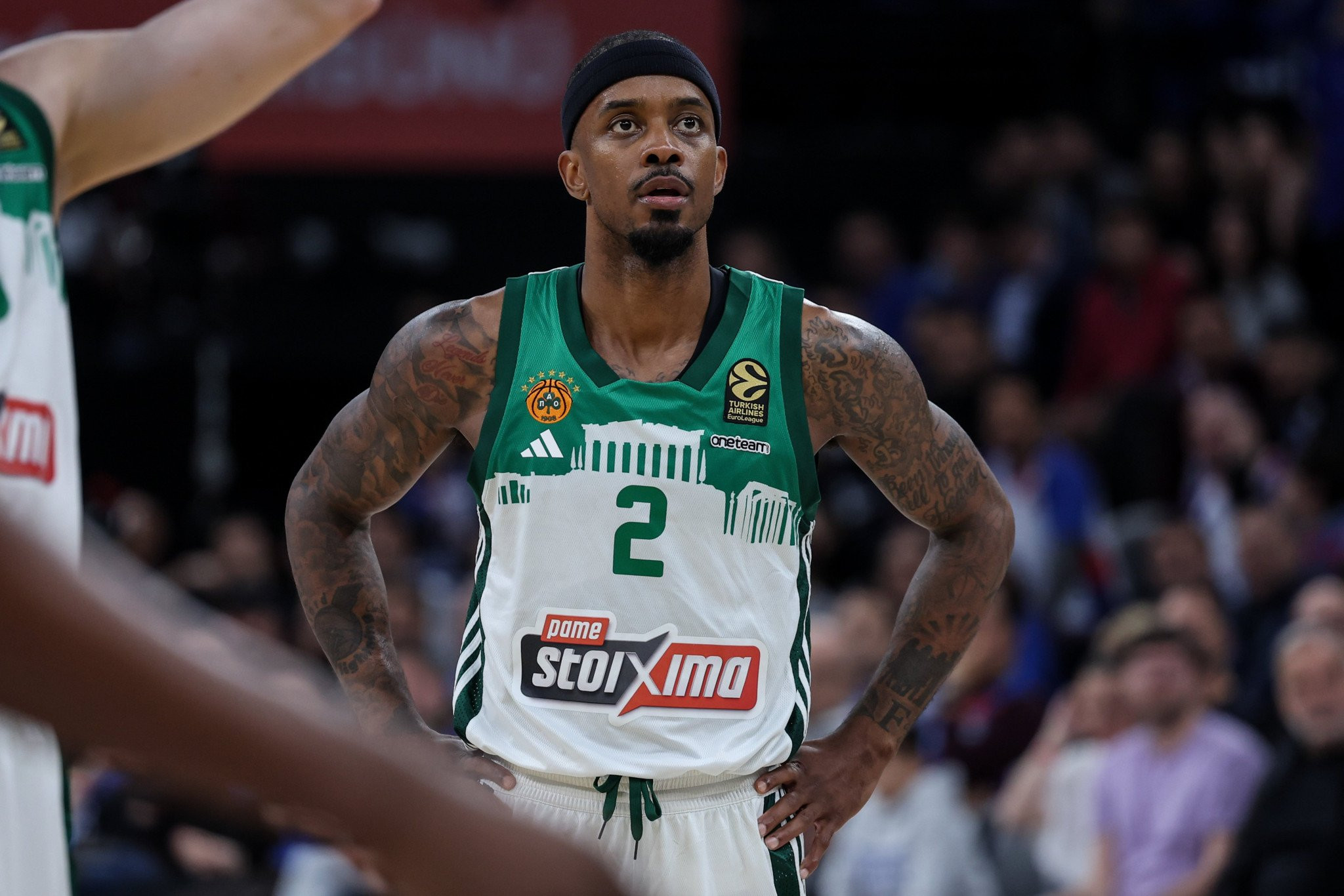 Φαβορί για την απόκτηση του Μπράουν ο Ερυθρός Αστέρας