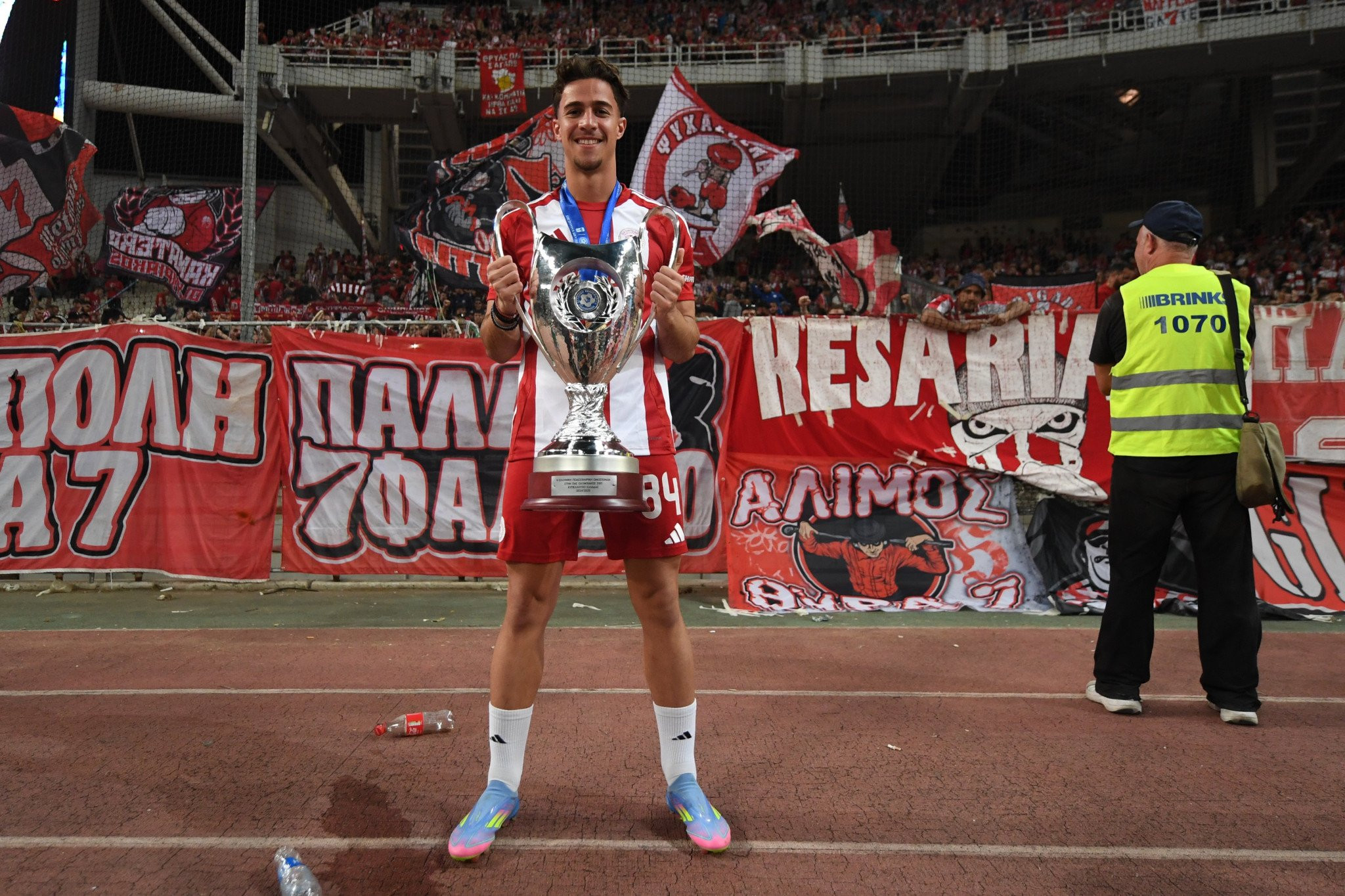 Και ο Κωστούλας δίπλα στον Ολυμπιακό στο Άμπου Ντάμπι