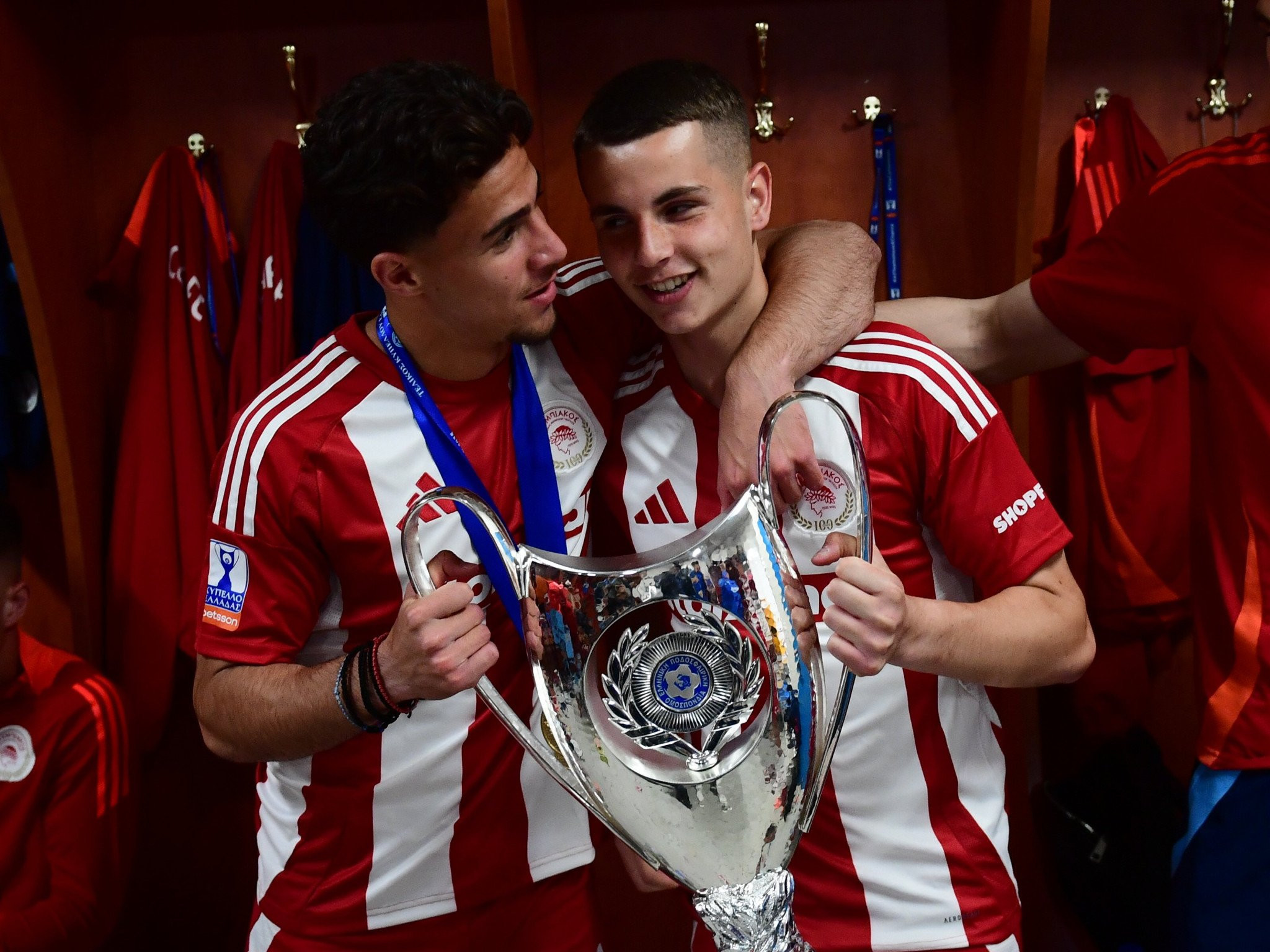 Μουζακίτης και Κωστούλας στο ντοκιμαντέρ του Mega για τη διαχρονική αγάπη τους για την ομάδα (video)