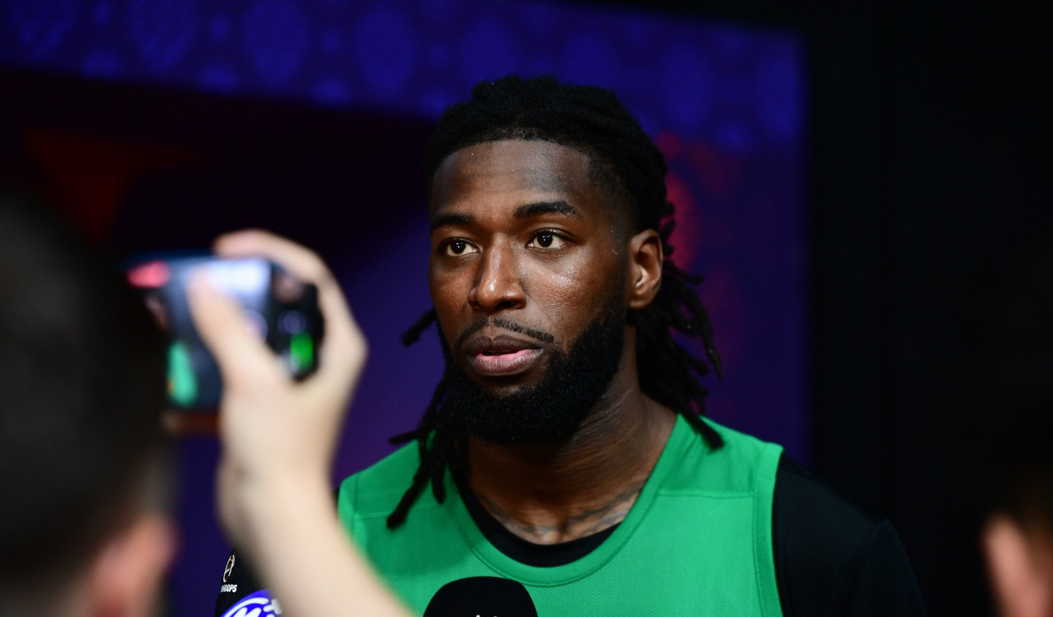 «Ο άνθρωπος με τον οποίον όλοι θέλουν να μιλήσουν»: Οι απίστευτος κλοιός των δημοσιογράφων γύρω από τον Λεσόρ