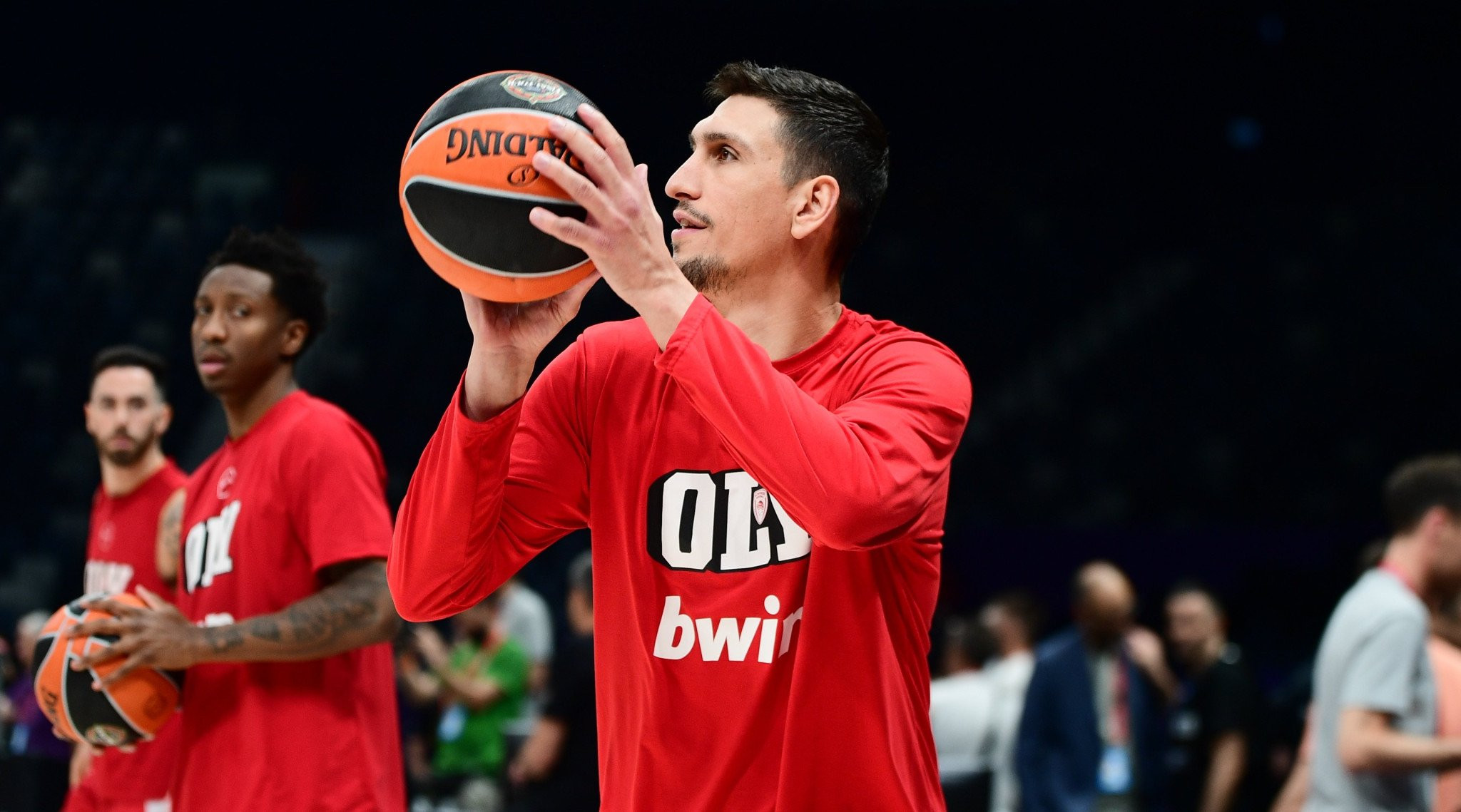 Λαρεντζάκης: «Η ομάδα χτίστηκε για να κατακτήσει τη Euroleague»