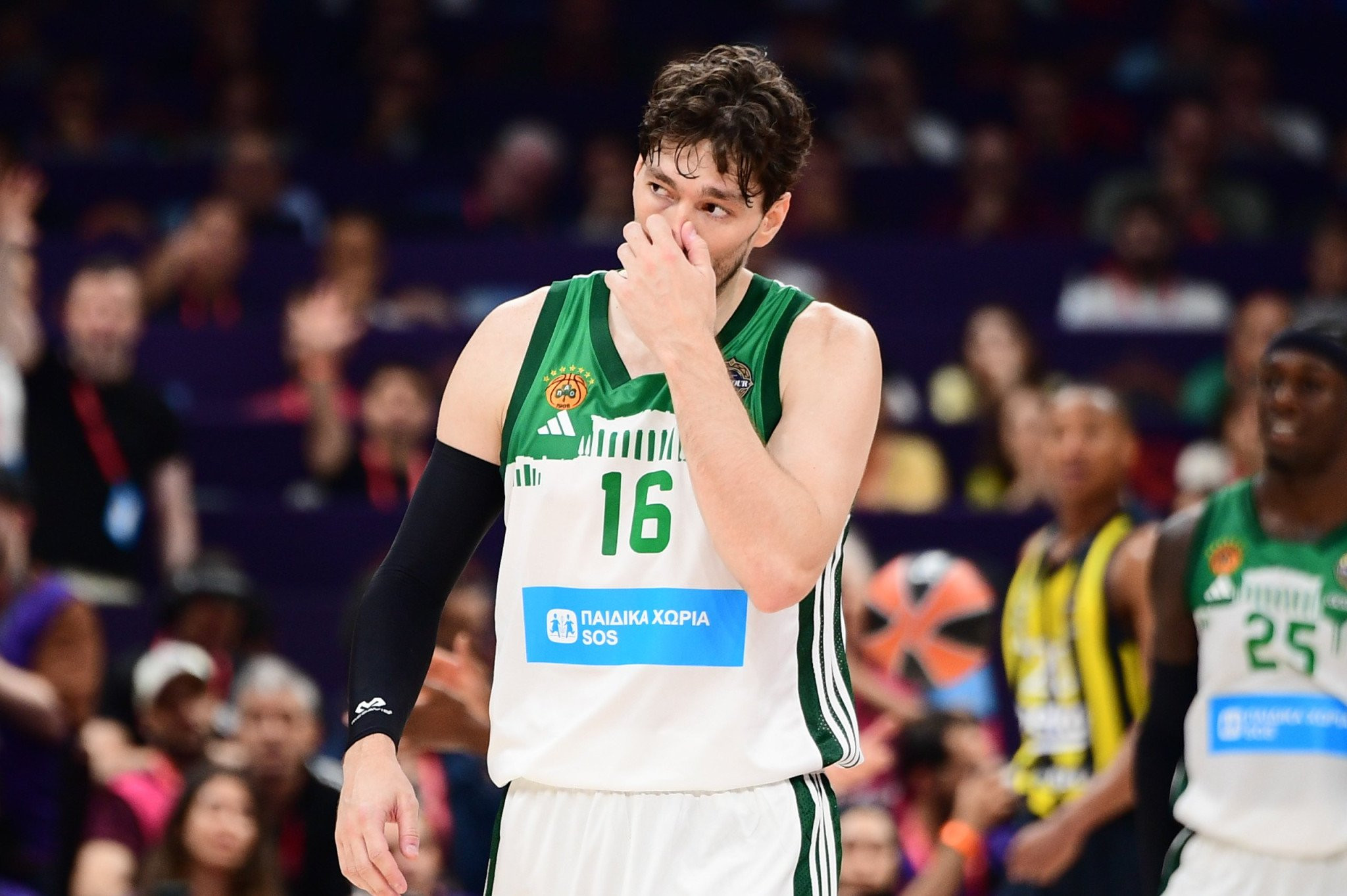 Ο Παναθηναϊκός πάλεψε στο τέλος, αλλά παραδίδει το στέμμα – Η Φενέρ στον τελικό