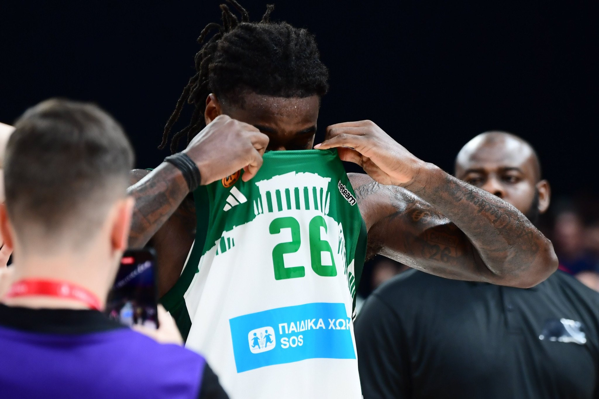 Απευθείας στα αποδυτήρια οι παίκτες του Παναθηναϊκού χωρίς να σταματήσουν στη μεικτή ζώνη