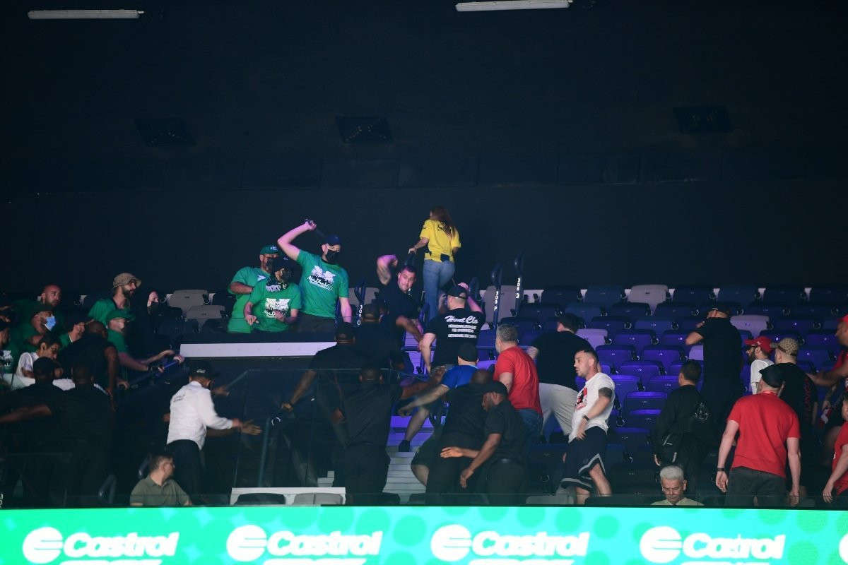 Επεισόδια Ολυμπιακών - Παναθηναϊκών στο Άμπου Ντάμπι (video)