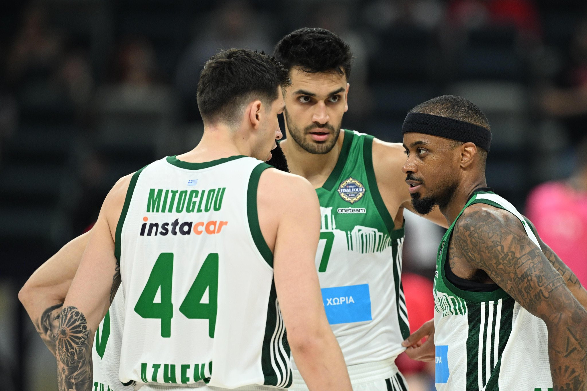 Eντυπωσιακό κάρφωμα του Γιουρτσεβέν από πάσα του Μπράουν (video)