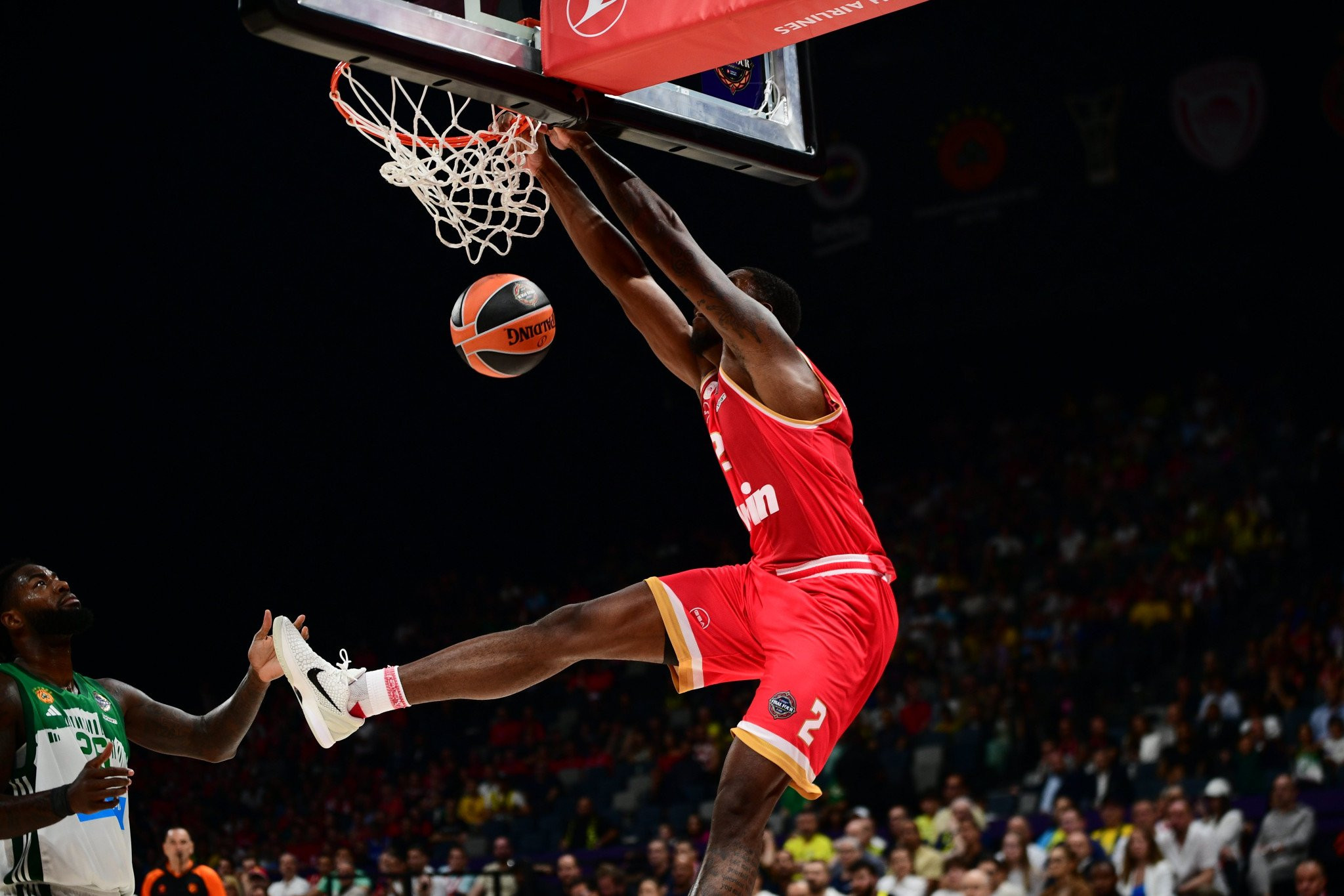 Λαρεντζάκης υψώνει, Ράιτ καρφώνει (video)