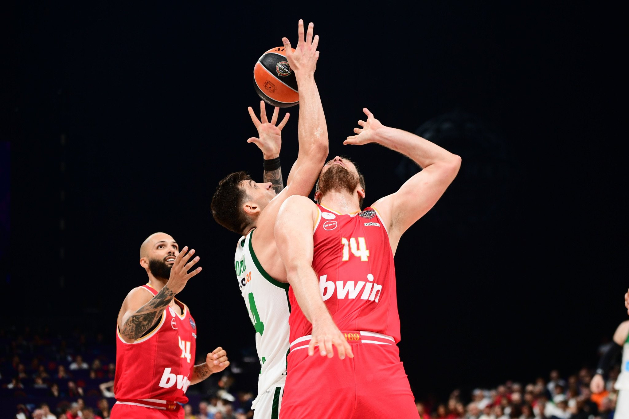 Οι αιώνιοι γύρισαν διψασμένοι από την έρημο και ψάχνουν την όαση μέσω... τελικών