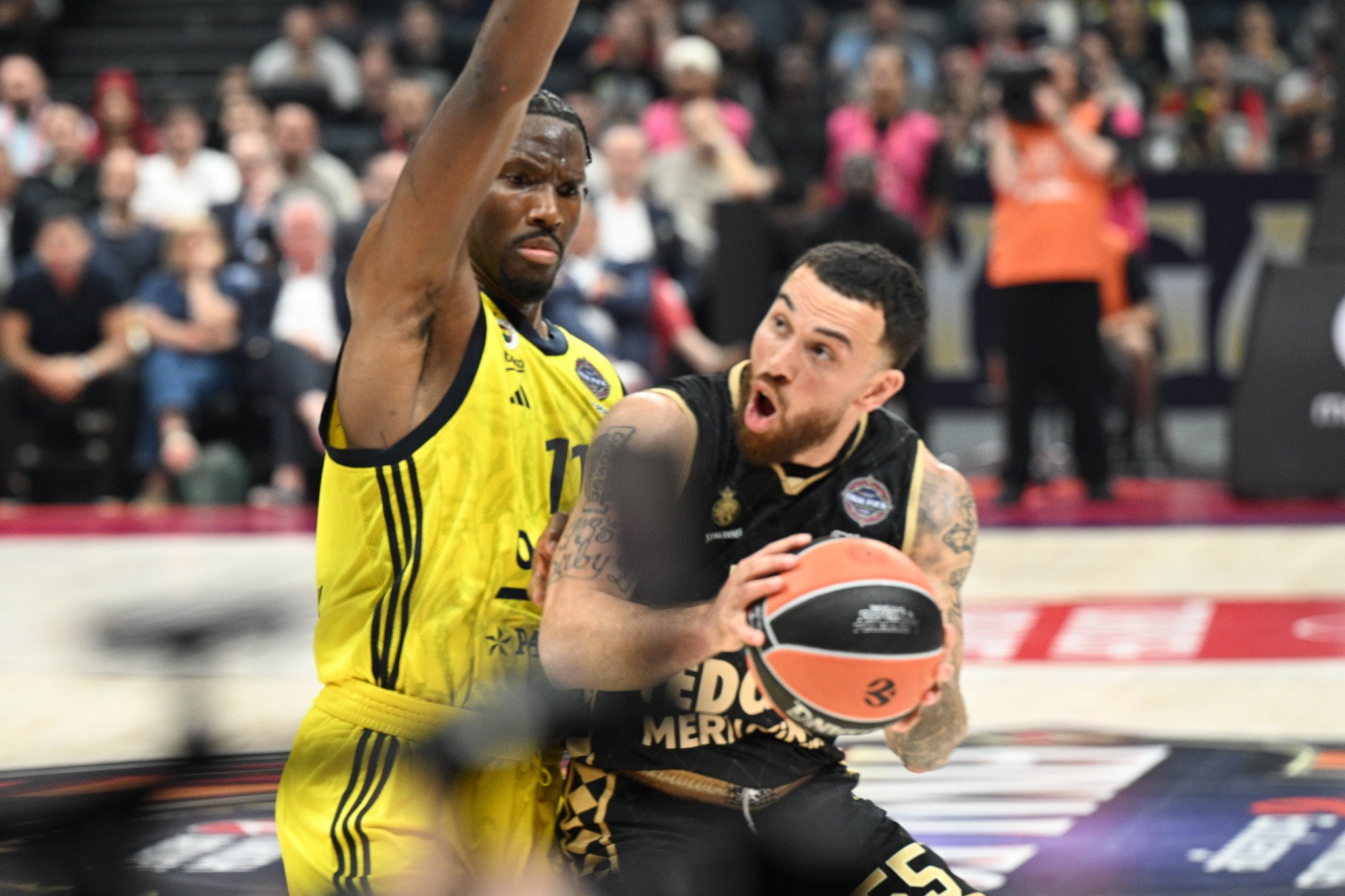 H Φενέρμπαχτσε, είναι ο «δήμιος» του Μάικ Τζέιμς