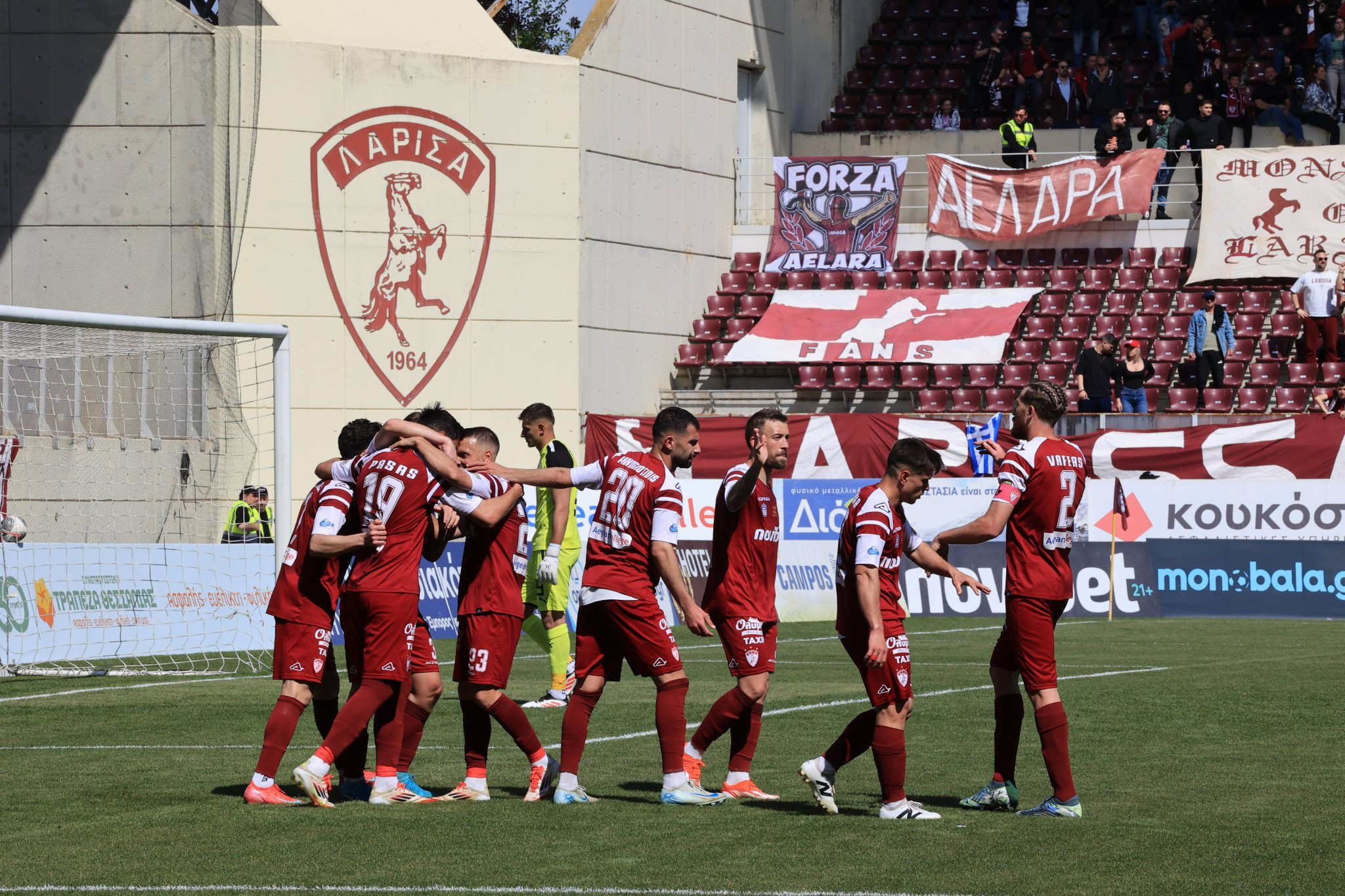Οι 11 ποδοσφαιριστές που παραμένουν στην ΑΕΛ