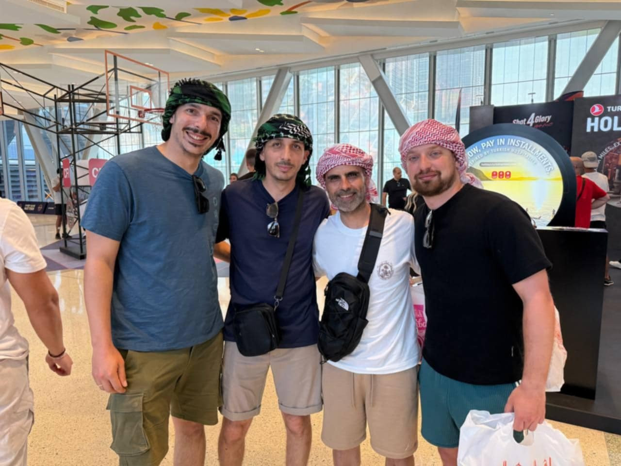 Παναθηναϊκοί και Ολυμπιακοί... εμίρηδες, αγκαλιά στο Άμπου Ντάμπι - Δείτε βίντεο του Athletiko