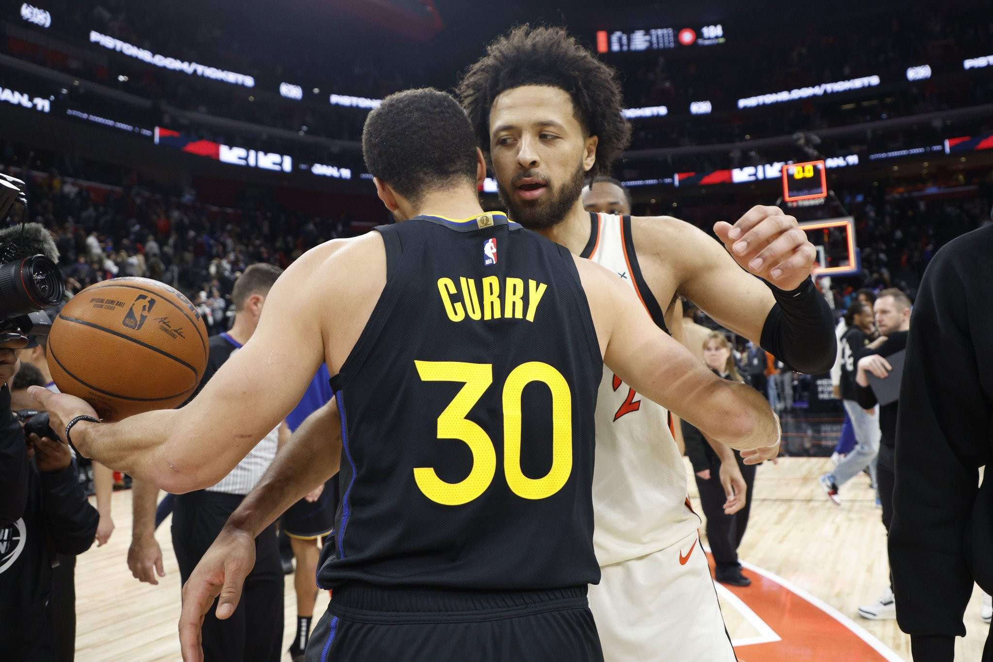 Ο Κάνινγκχαμ ξαφνικά έγινε πιο ακριβοπληρωμένος κι από τον Κάρι - Το μπόνους που εκτίναξε τον μισθό του