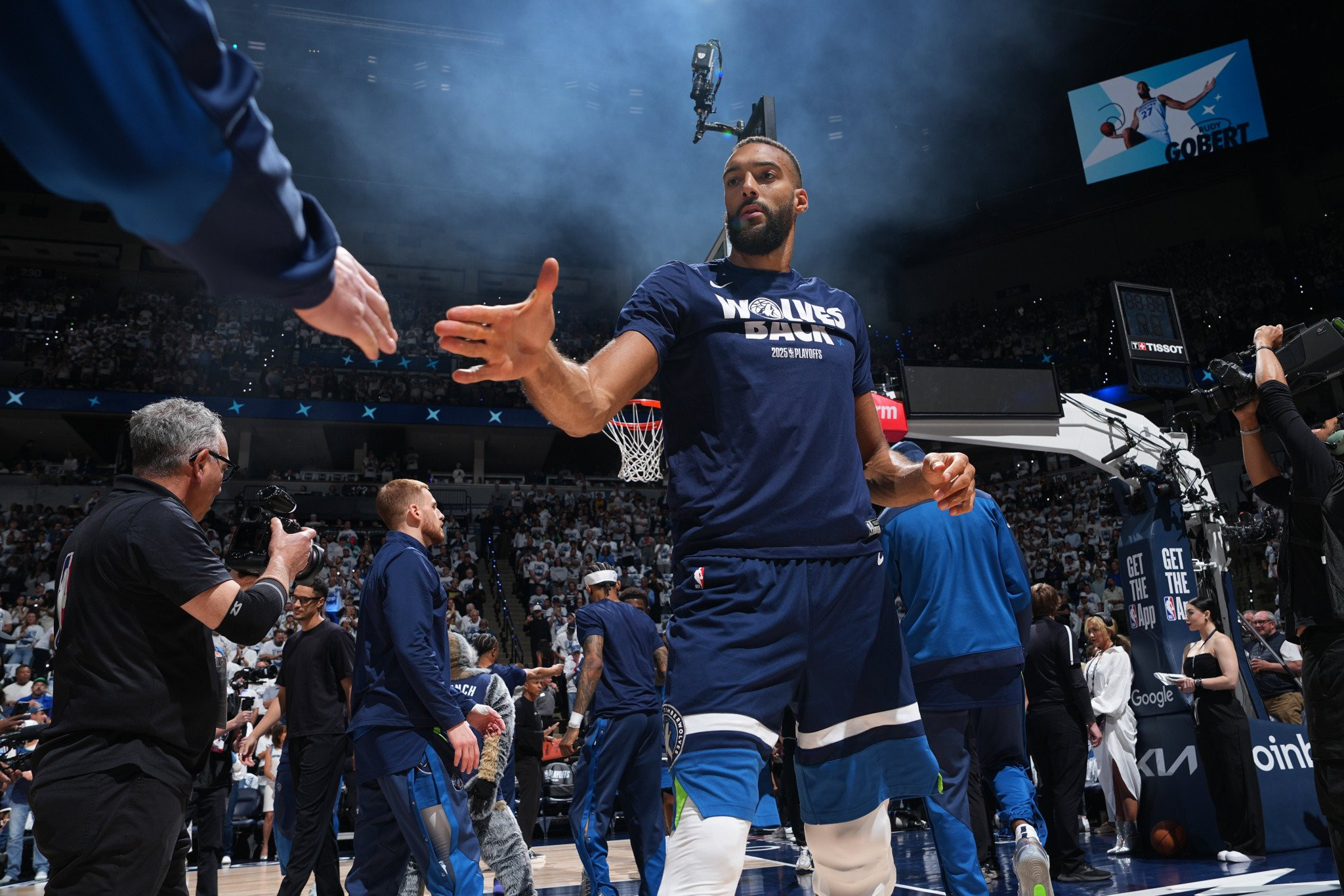 Ο Γκομπέρ χώρισε και έδιωξε από το σπίτι την έγκυο σύντροφό του