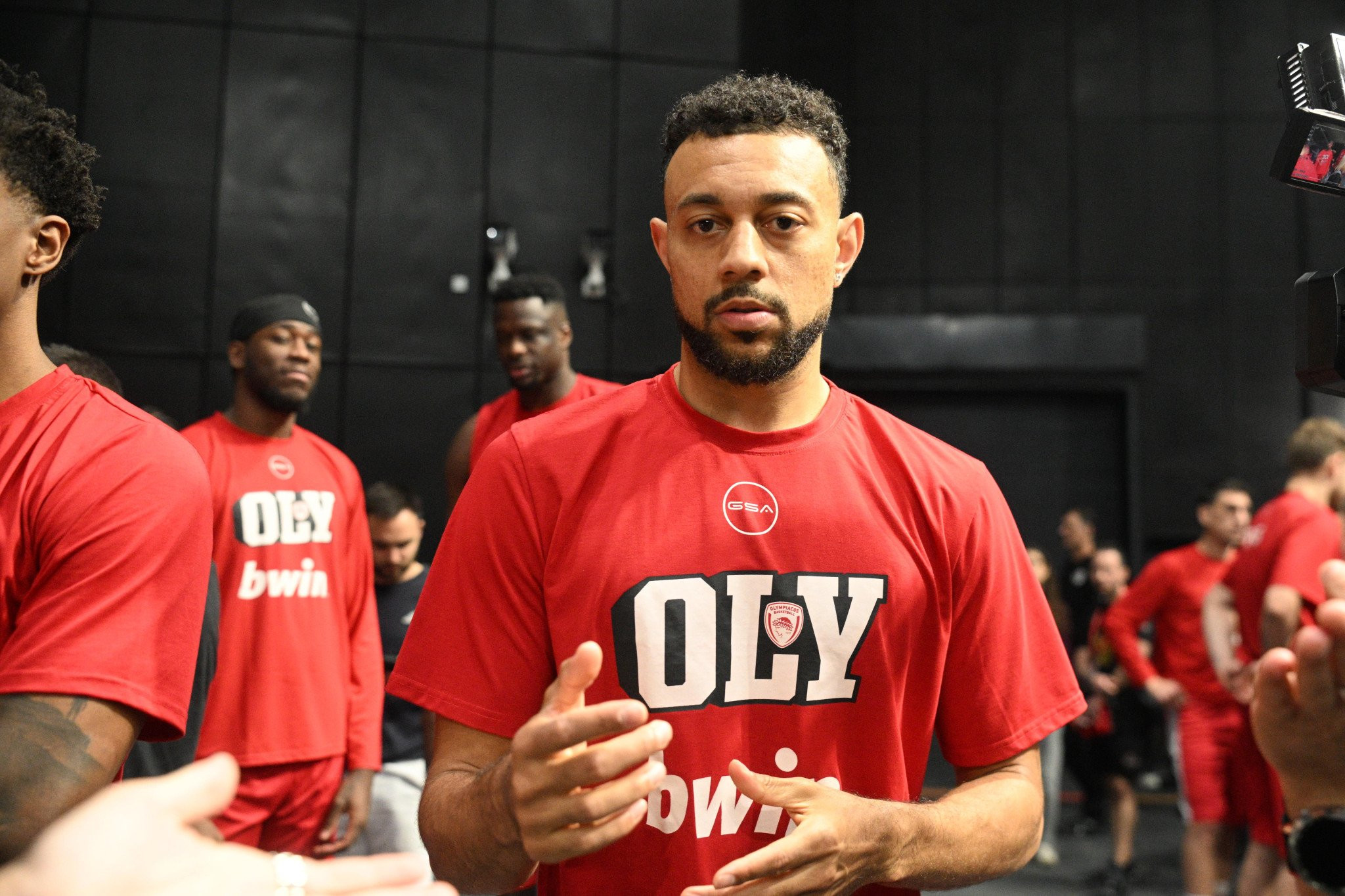 Η Web TV του Athletiko στην προπόνηση του Ολυμπιακού και της Μονακό στο Άμπου Ντάμπι