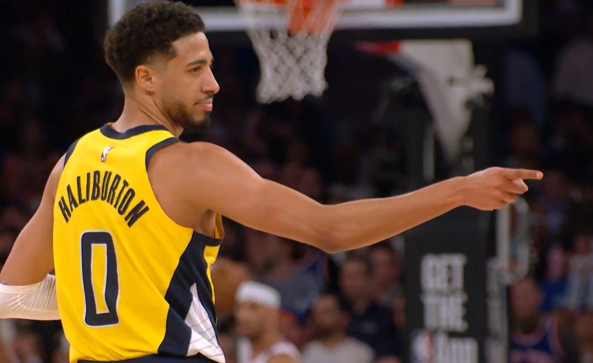 Ο εκκωφαντικός Χαλιμπάρτον έστειλε τους Πέισερς στο 3-1 επί των Νικς, μία νίκη μακριά από τους τελικούς