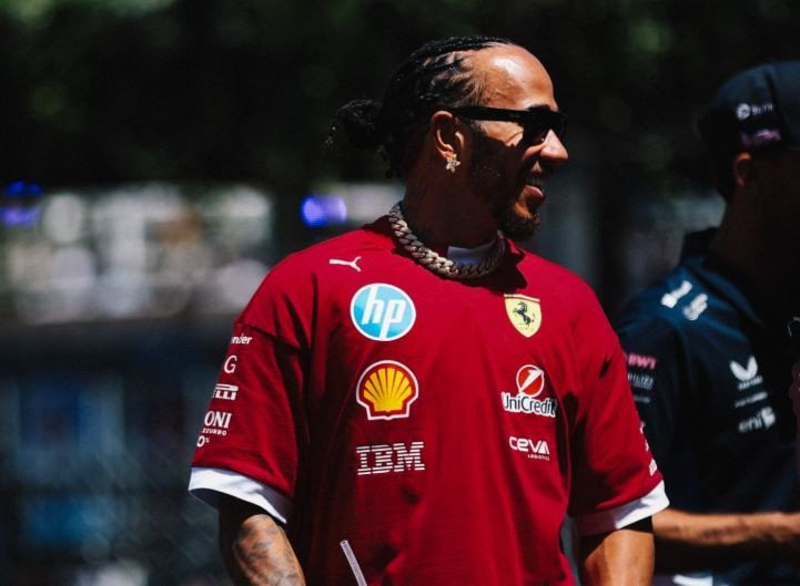 Ο Χάμιλτον εμφανίστηκε στη Βαρκελώνη με ρολόι... κόσμημα - Τι μάρκα είναι και ποιο το κόστος του