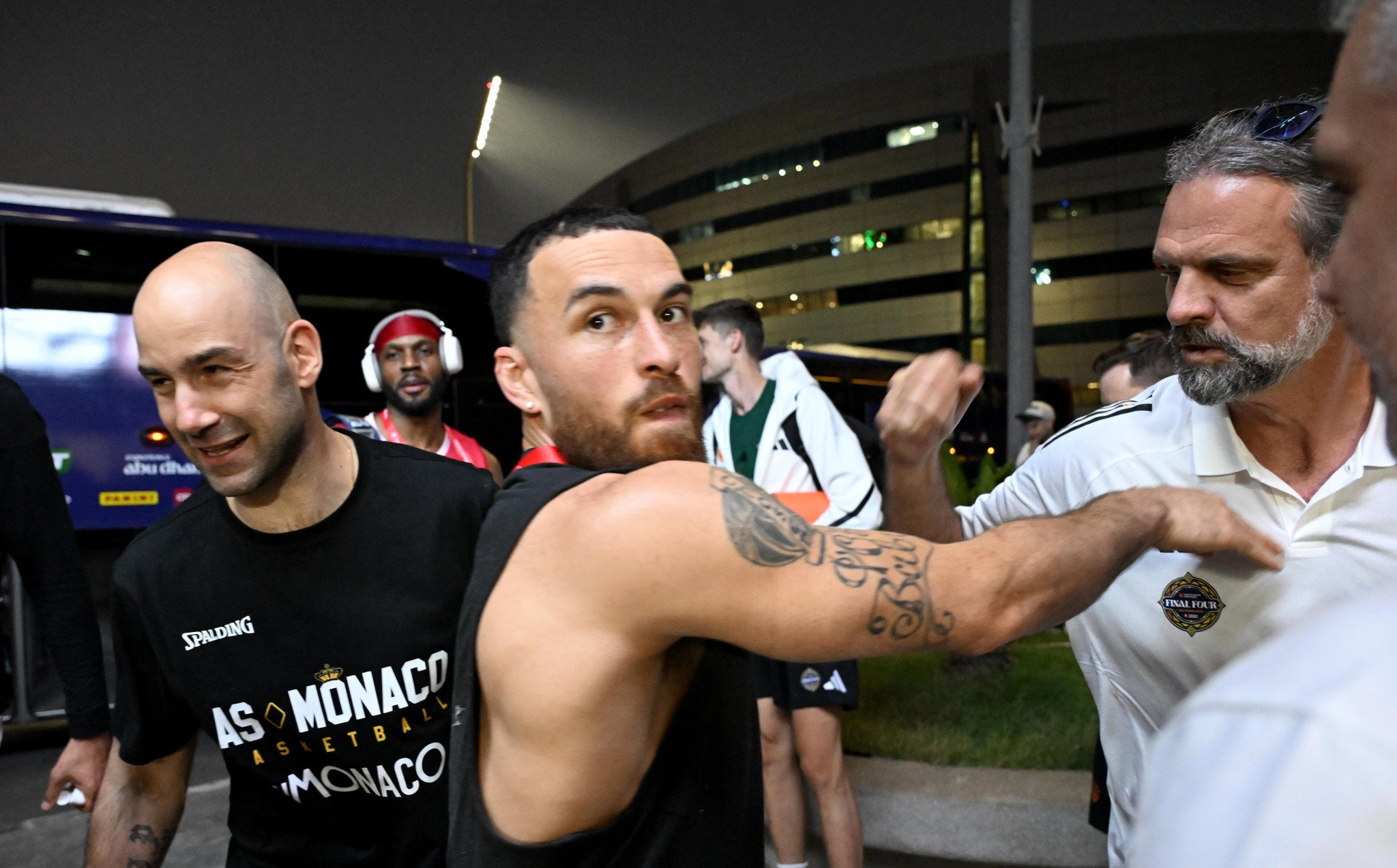 Οι... μπουνιές Αλβέρτη - Τζέιμς στη συνάντηση «πράσινων» και Μονεγάσκων