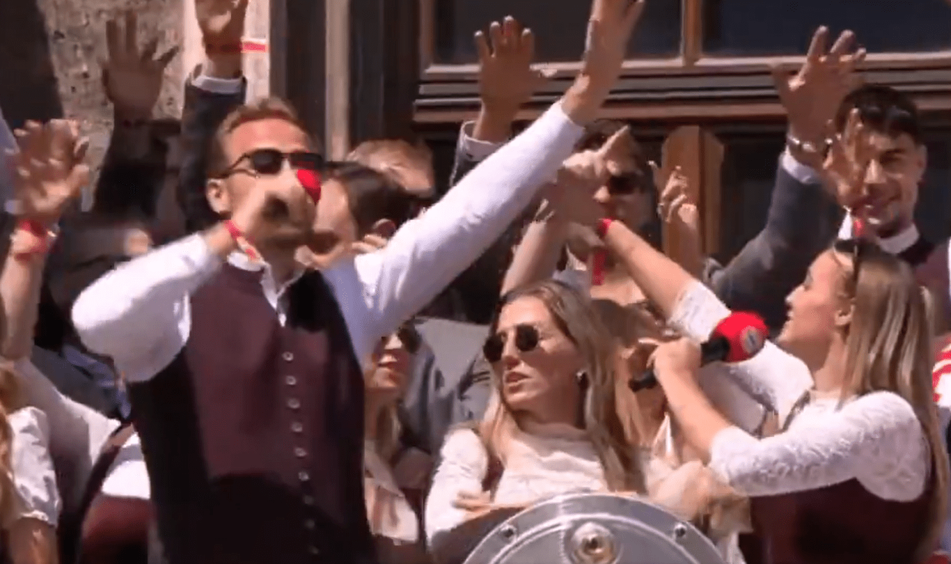 Επικός Κέιν: Τραγούδησε μπροστά σε χιλιάδες φίλους της Μπάγερν (video)