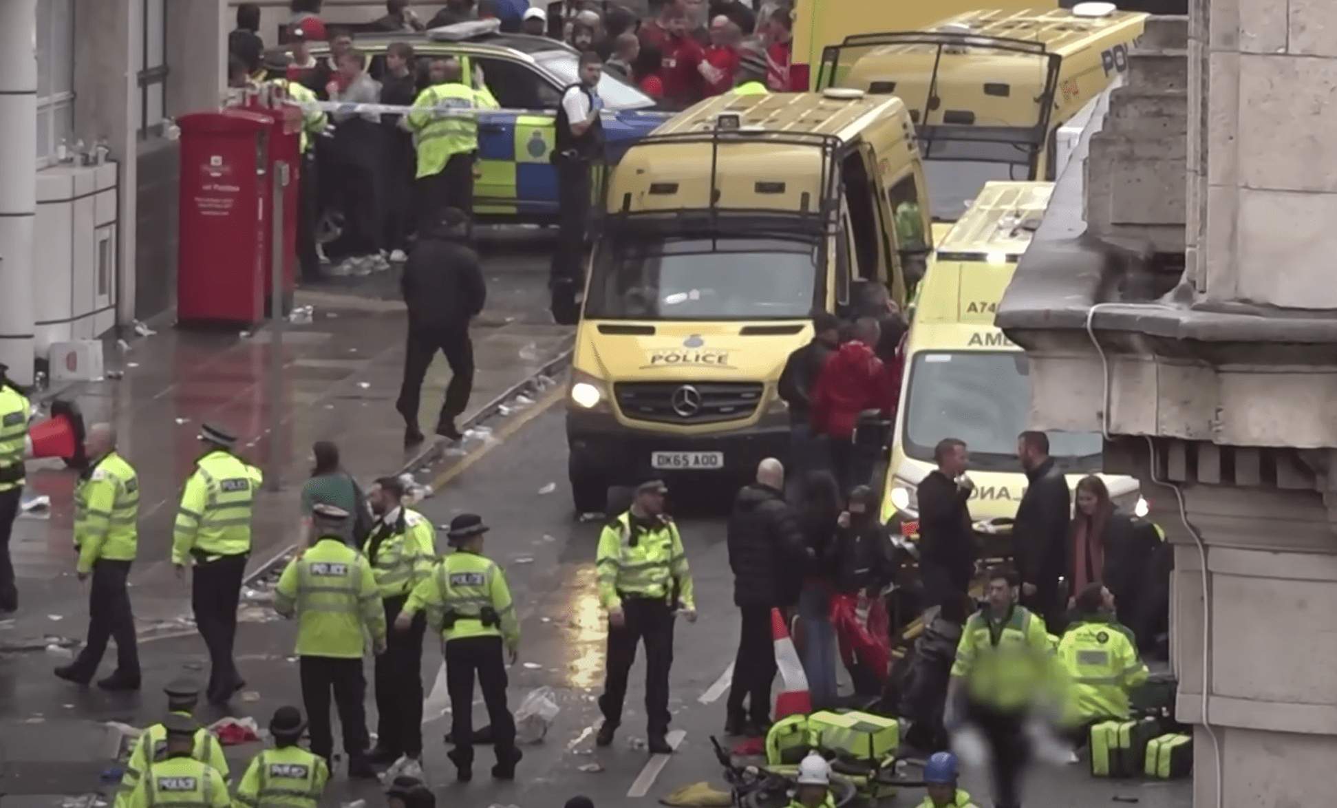 Γιατί η αστυνομία δημοσίευσε την εθνικότητα και την ηλικία του υπόπτου στο Λίβερπουλ