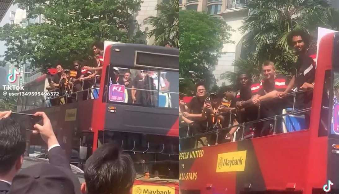 Εικόνες που προκαλούν θλίψη - Η Μάντσεστερ Γιουνάιτεντ έκανε... παρέλαση στη Μαλαισία χωρίς τρόπαιο, χωρίς οπαδούς
