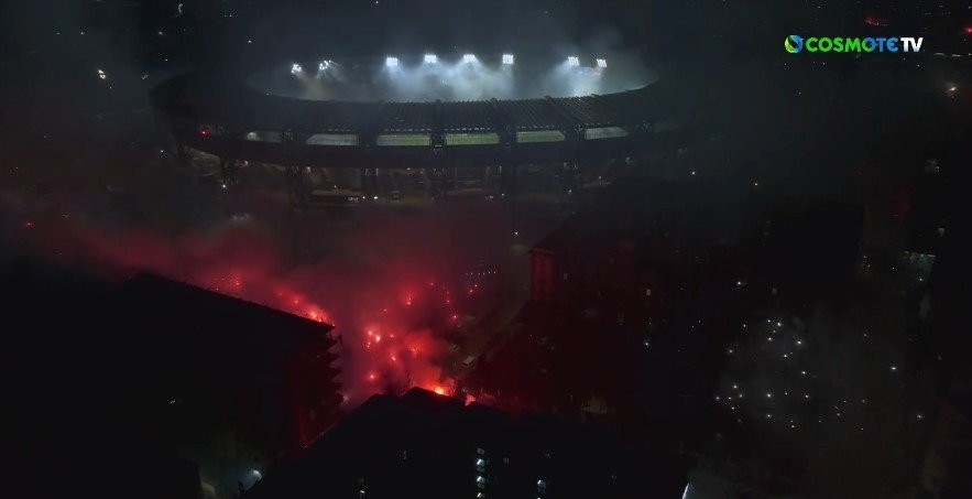 «Αποκάλυψη» στη Νάπολη: Βάφτηκε κόκκινη η πόλη για το πρωτάθλημα (video)