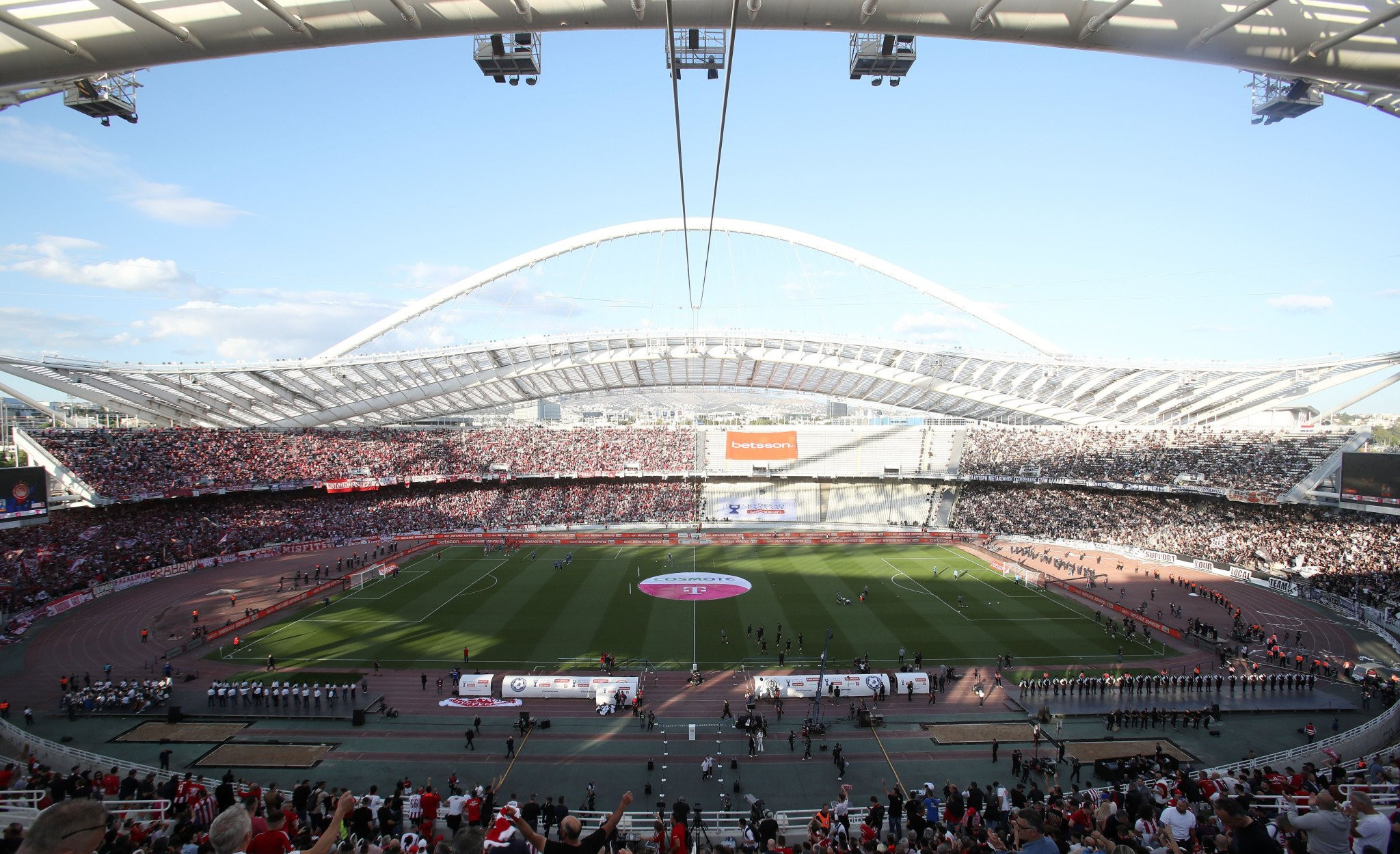 Τιμωρία έδρας για Ολυμπιακό και ΟΦΗ