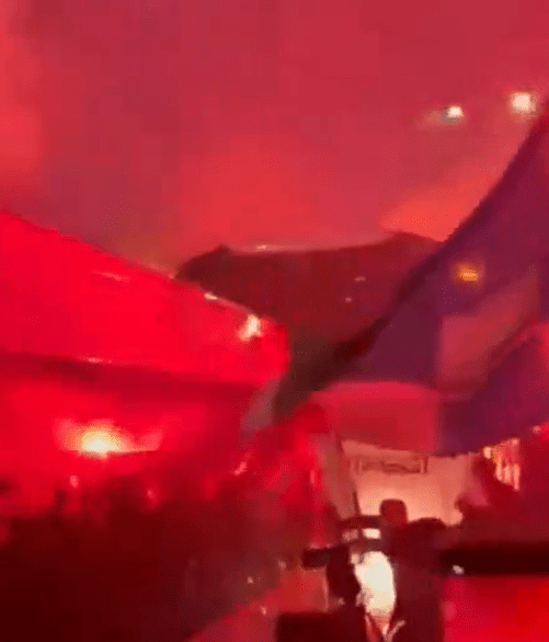 Σαν να είναι πρωταθλήτρια - Οπαδοί της Νάπολι υποδέχθηκαν την ομάδα στο αεροδρόμιο (video)