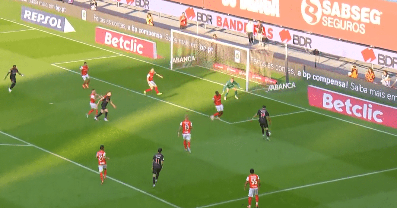 Το απίθανο τελείωμα του Παυλίδη που ισοφάρισε για την Μπενφίκα (video)