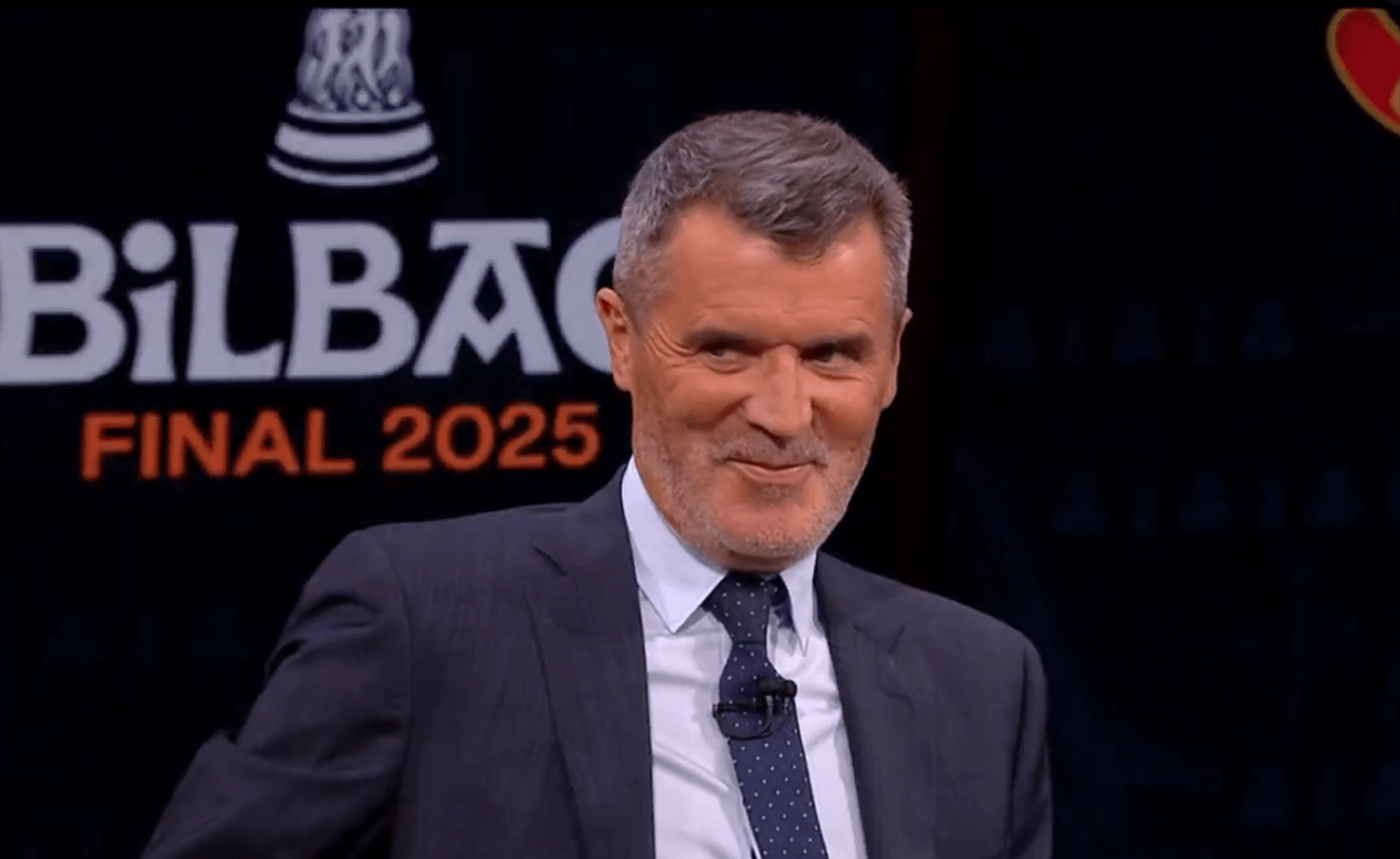 Απίθανο σκηνικό: Οι Κιν και Κάραγκερ έψαχναν τον συμπαρουσιαστή και τον... βρήκαν στην τουαλέτα (video)