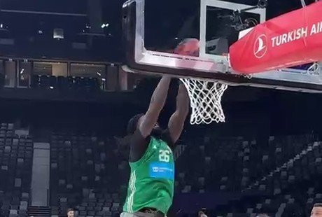 Ο Λεσόρ καρφώνει στην προπόνηση και δείχνει... ανεβασμένος ενόψει ημιτελικού (video)